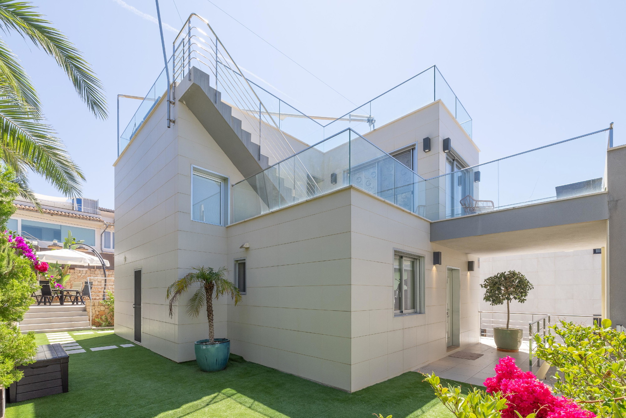Unique Semi-Detached House with Sea Views-2