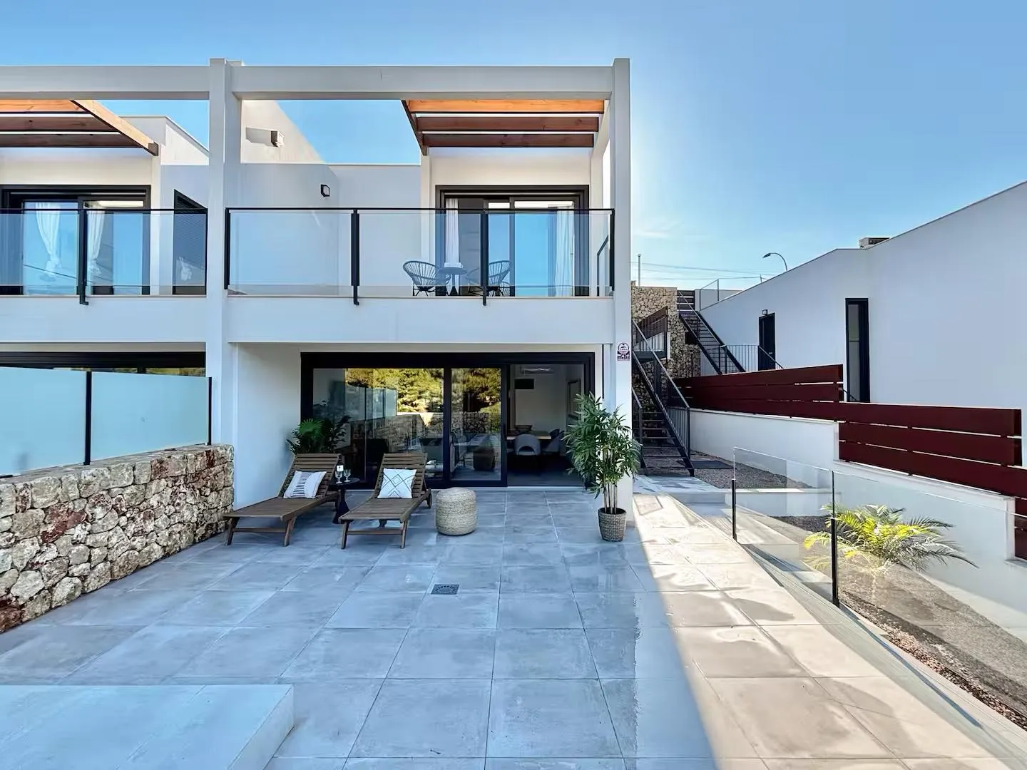 Única casa adossada prop de la platja de Cala Mandia-1