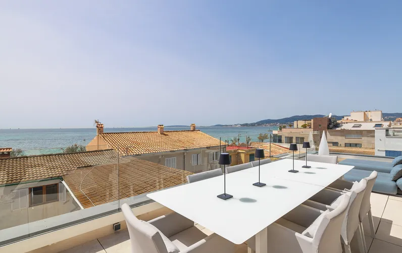 Townhouse near the beach with jacuzzi and garage