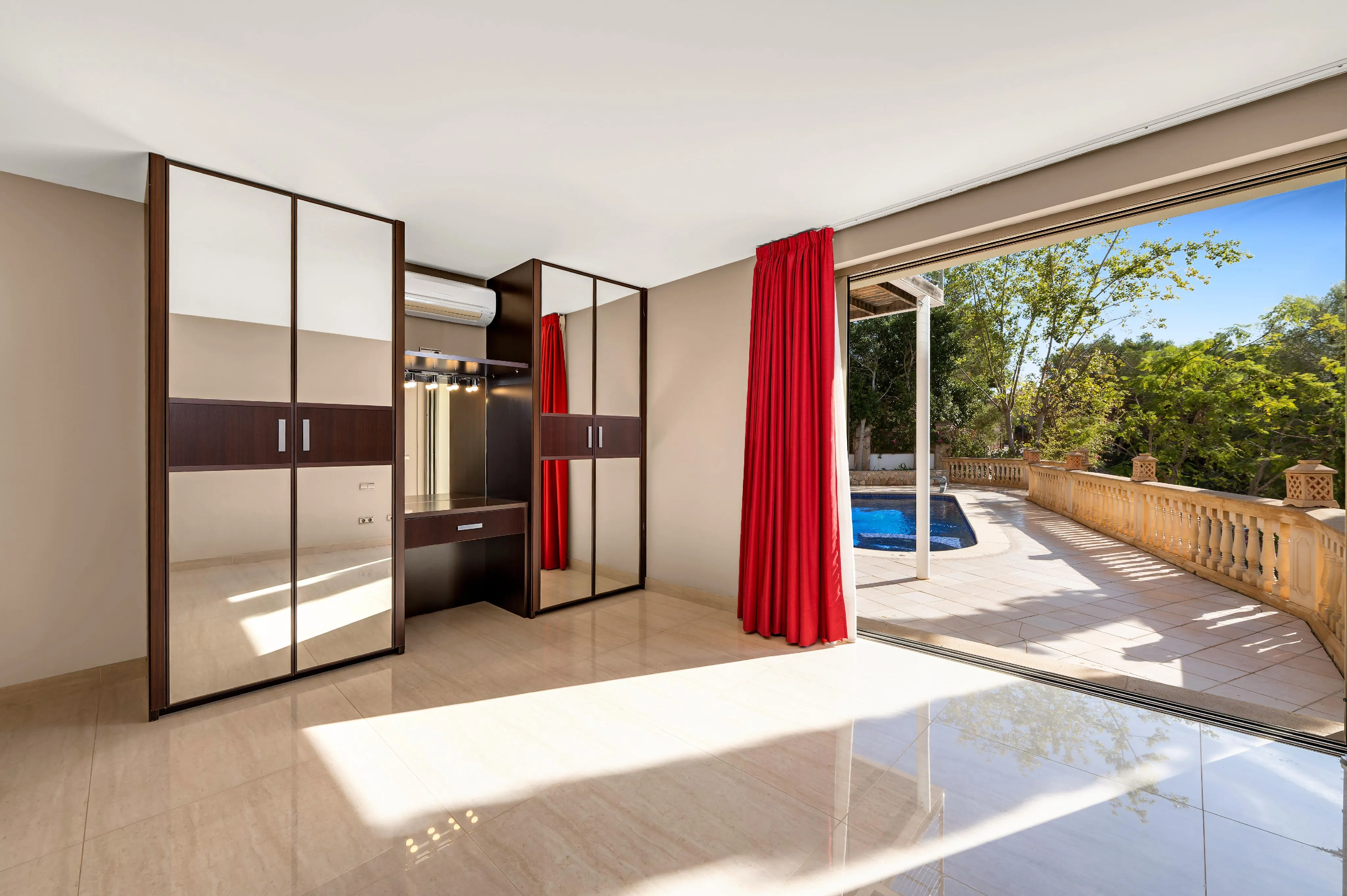 Villa mit viel Potenzial und Meerblick-15