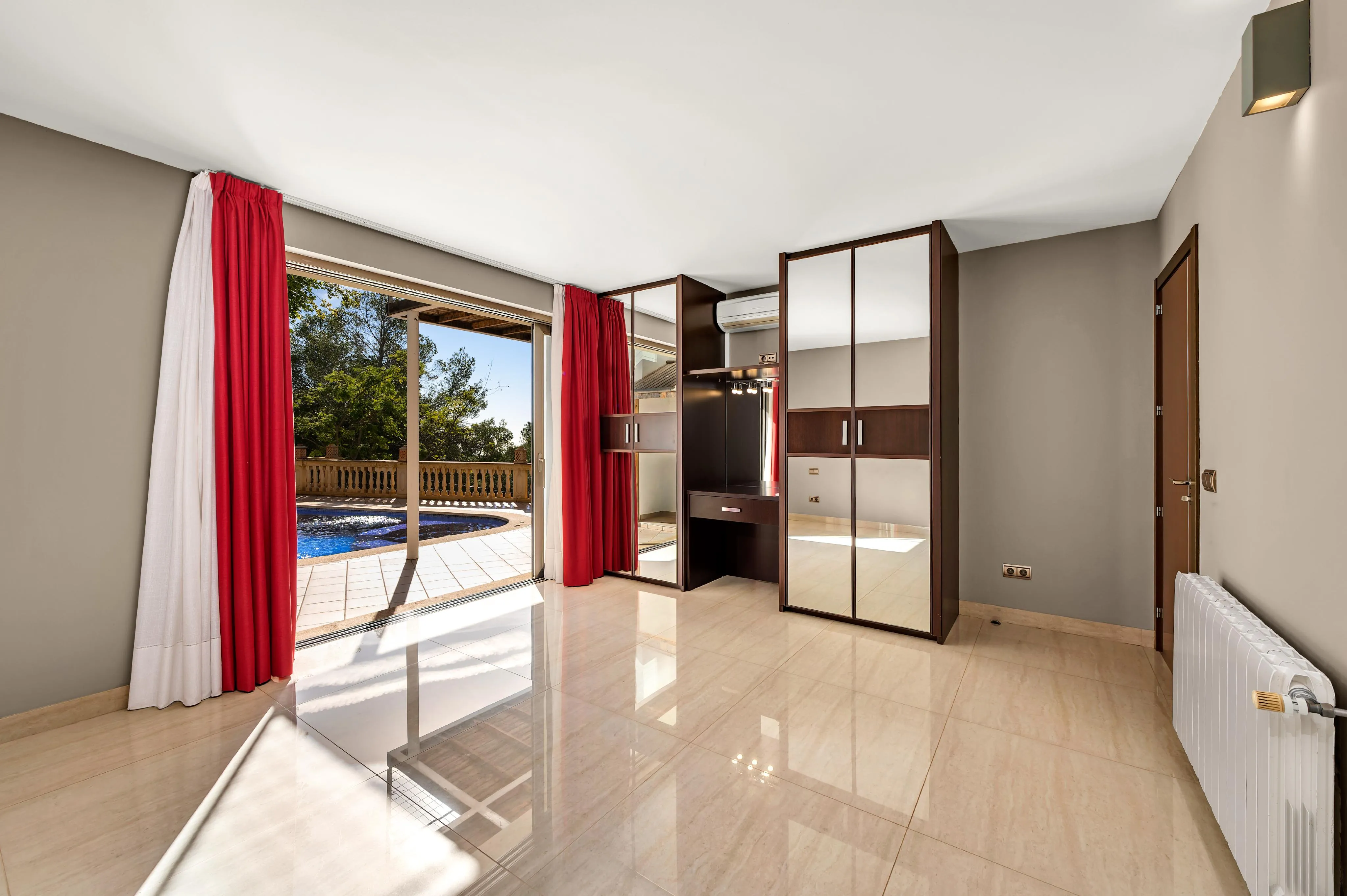 Villa mit viel Potenzial und Meerblick-17