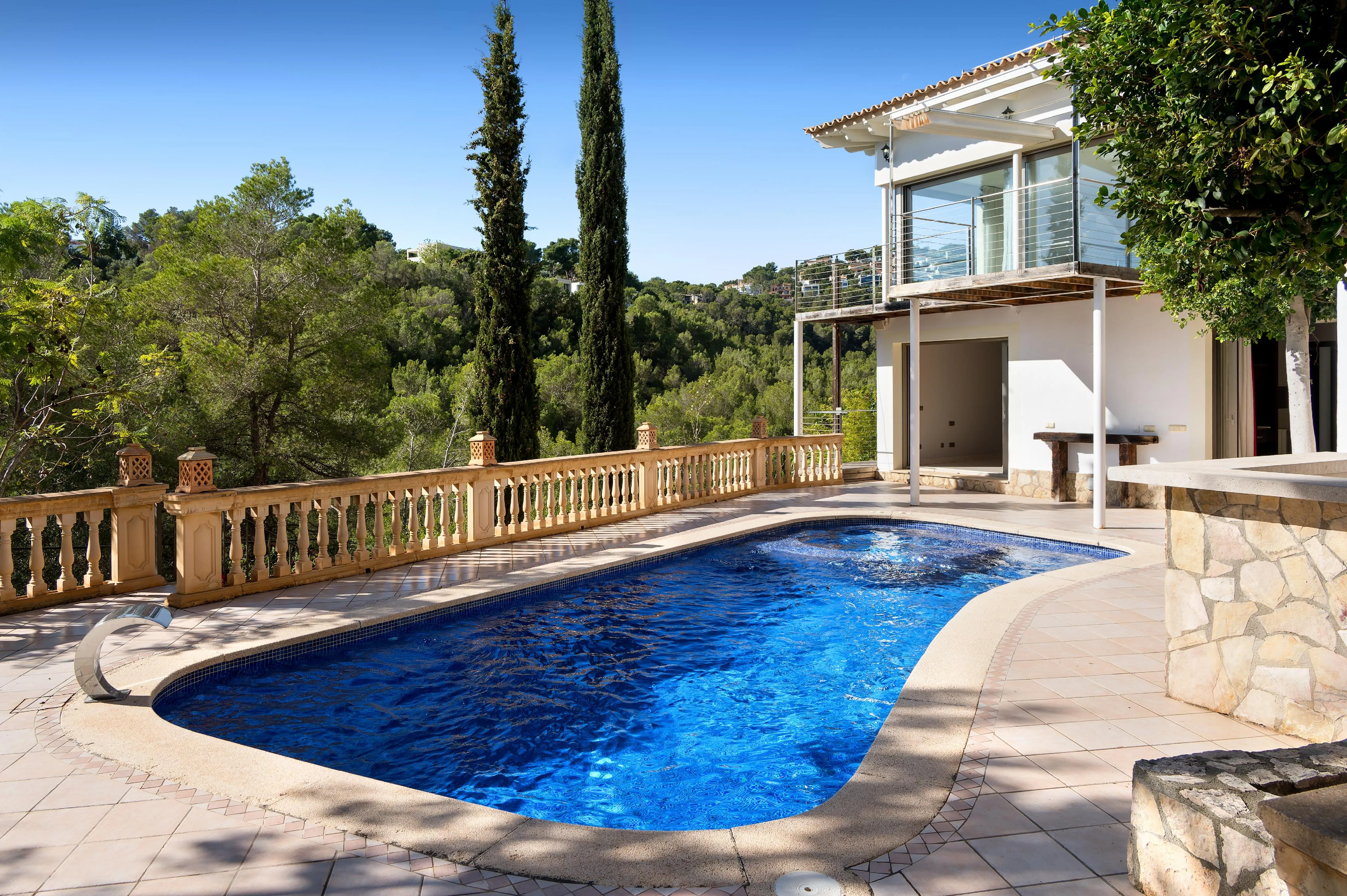 Villa mit viel Potenzial und Meerblick-1