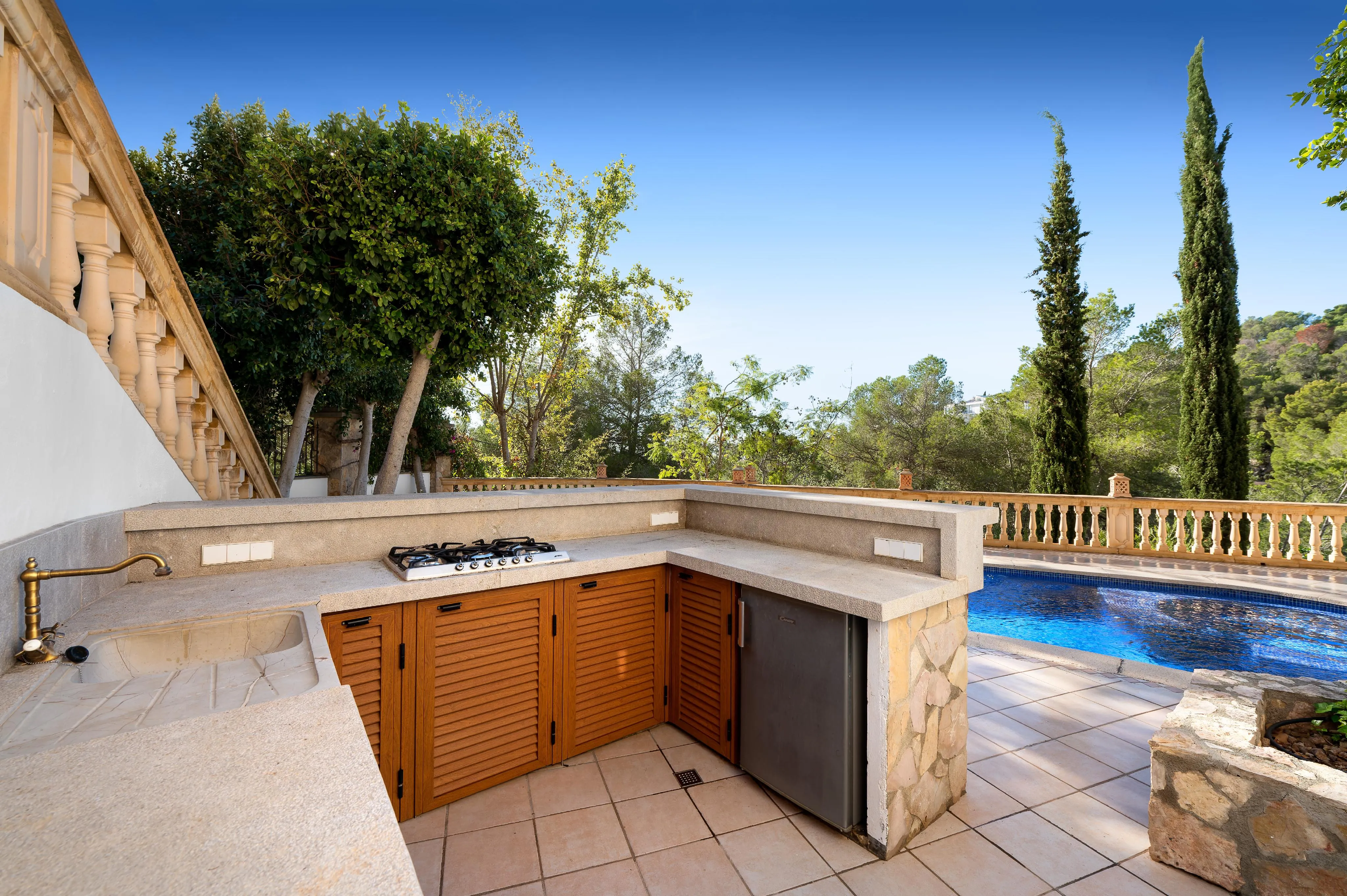 Villa mit viel Potenzial und Meerblick-22