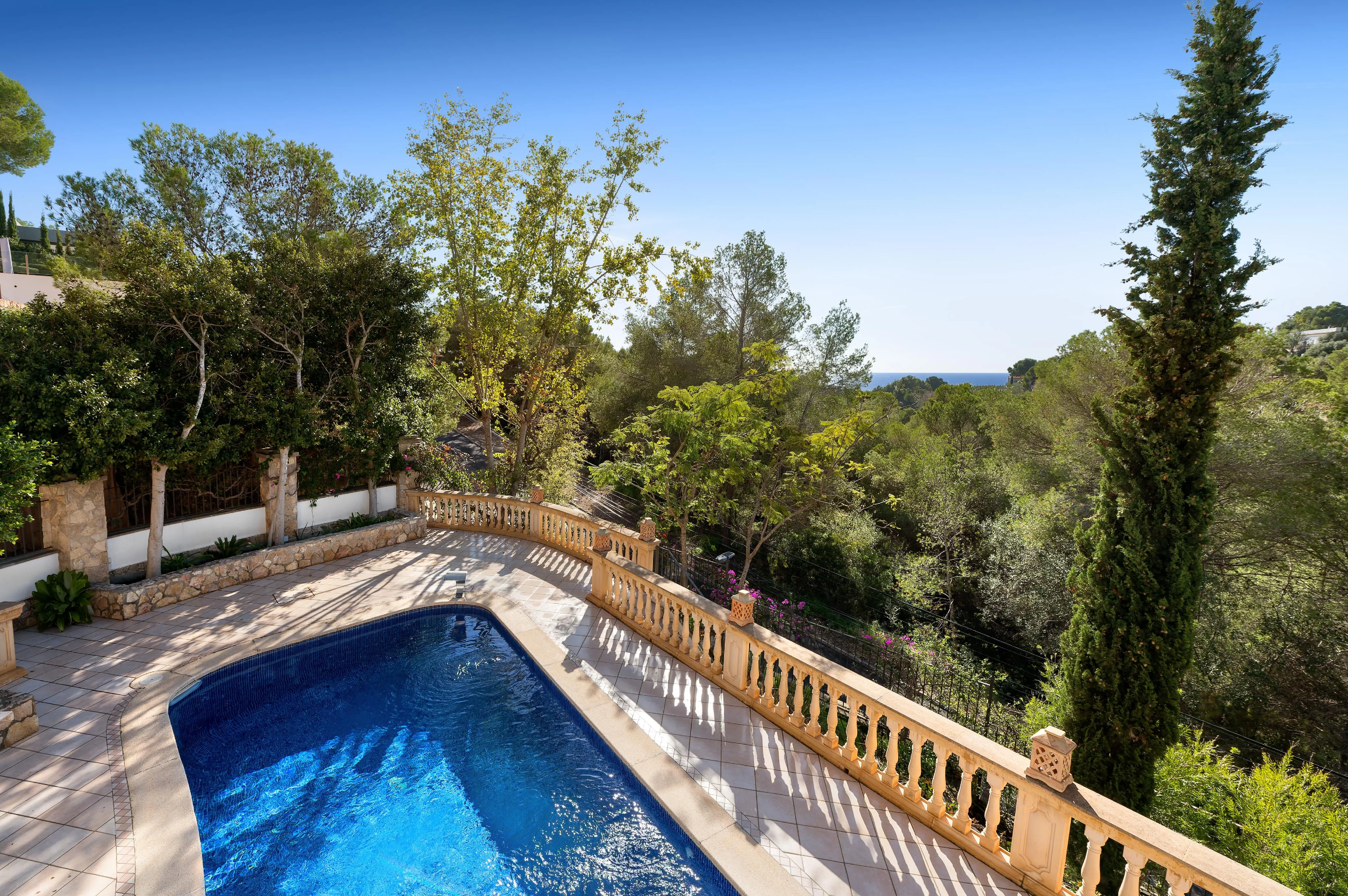 Villa mit viel Potenzial und Meerblick-12