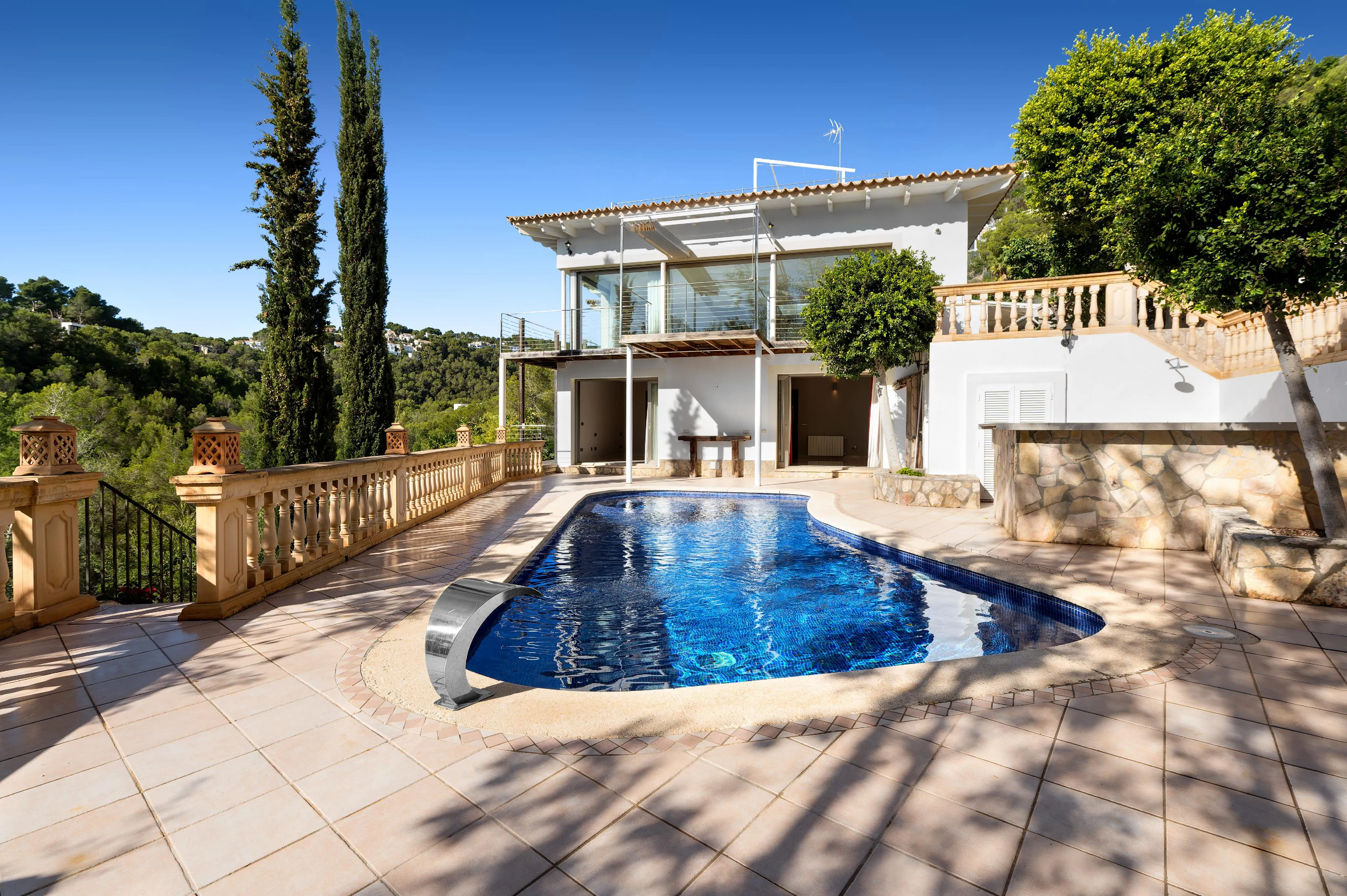 Villa mit viel Potenzial und Meerblick-23