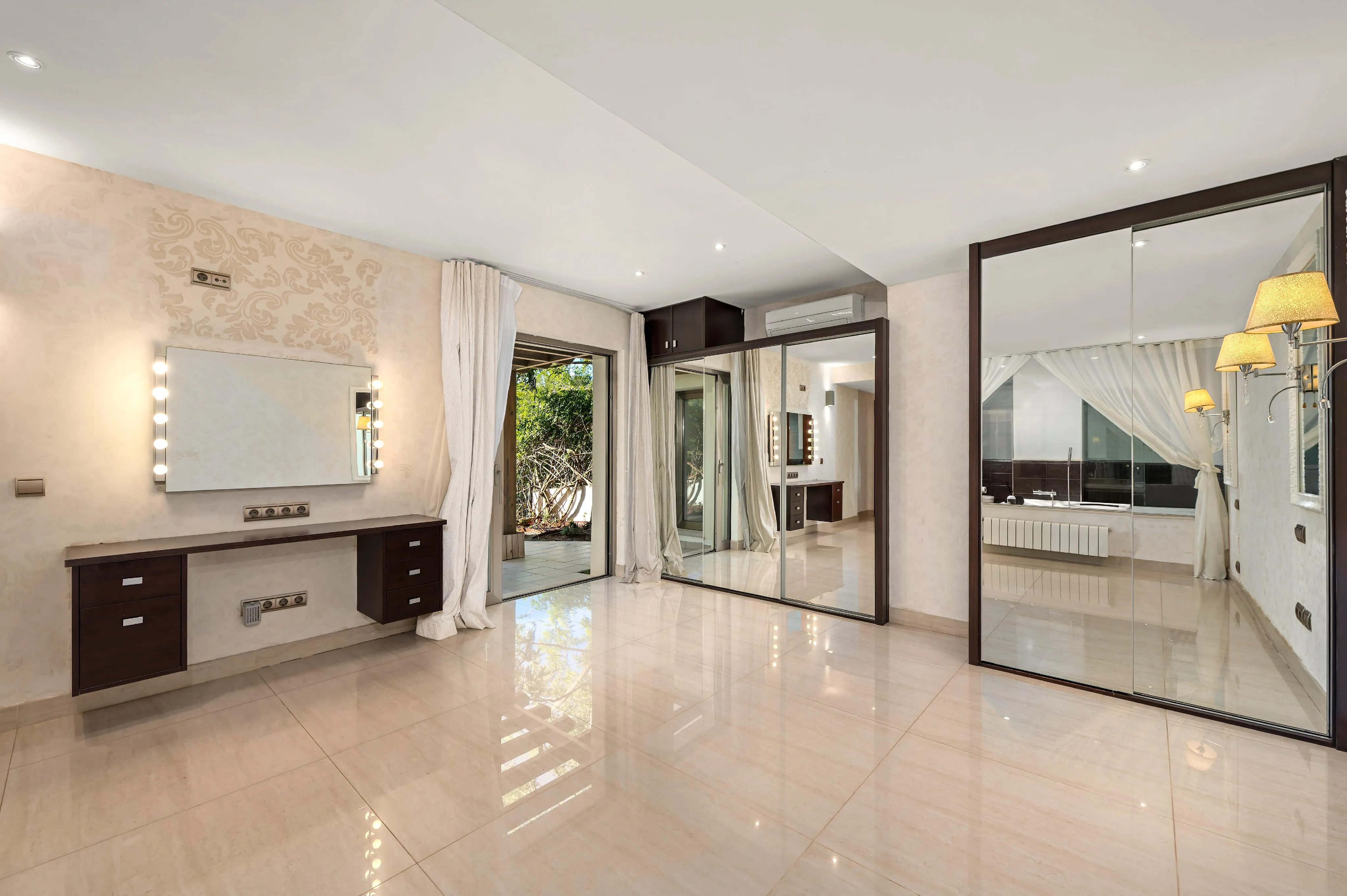 Villa mit viel Potenzial und Meerblick-13