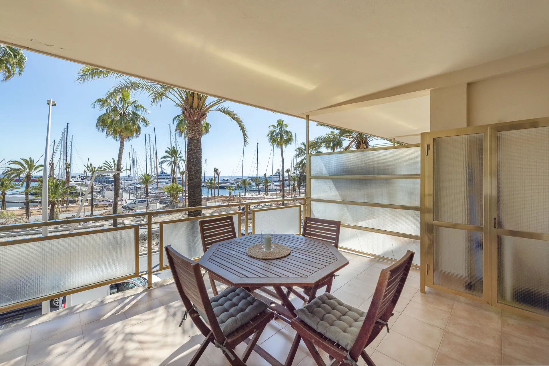 Charming Apartment in Iconic Building on Seafront Promenade-12