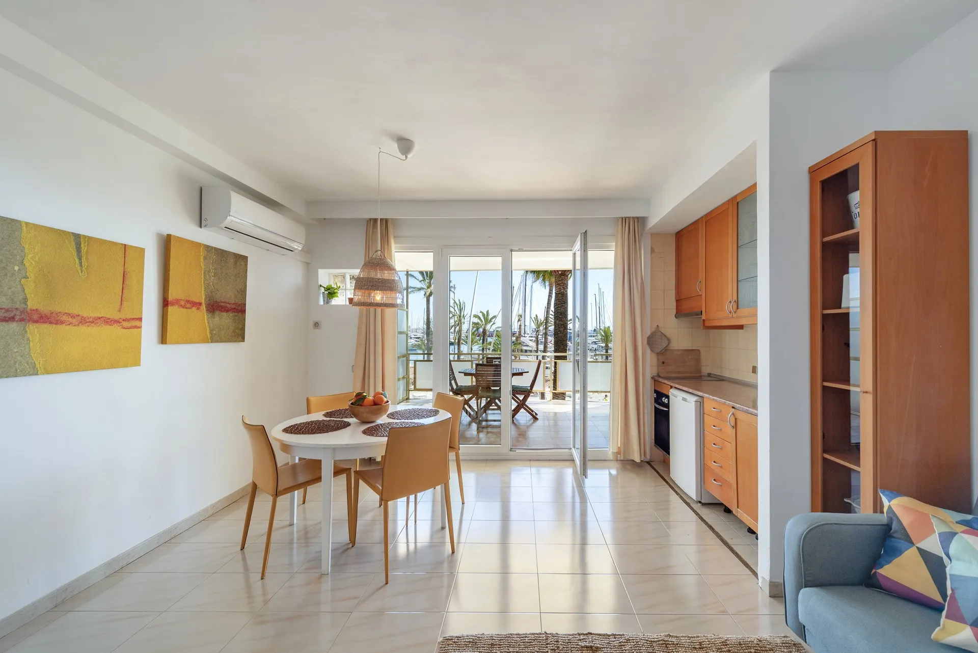 Charming Apartment in Iconic Building on Seafront Promenade-4