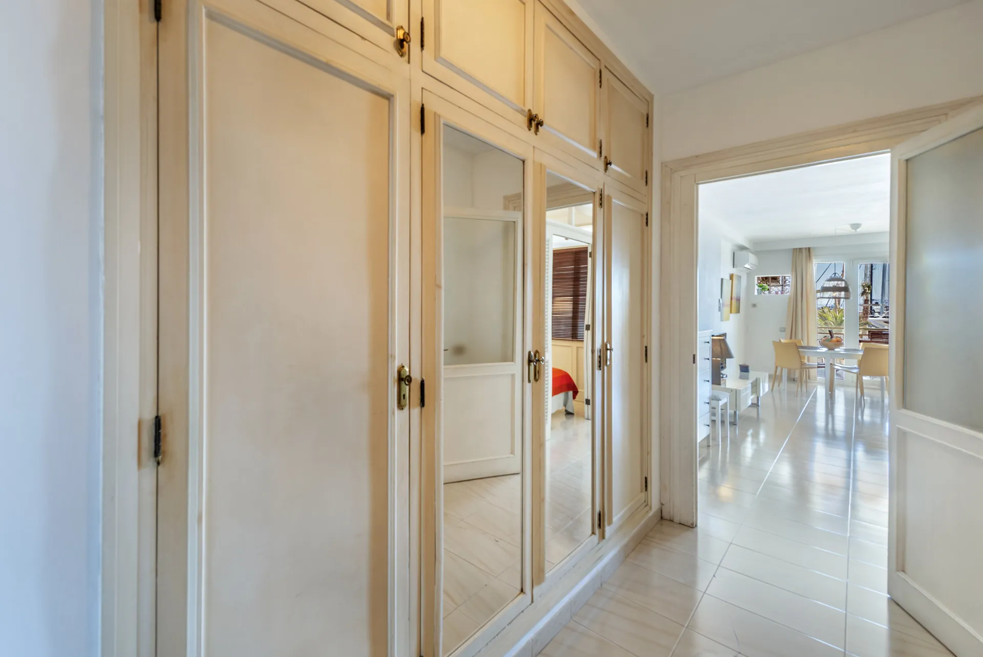 Charming Apartment in Iconic Building on Seafront Promenade-10