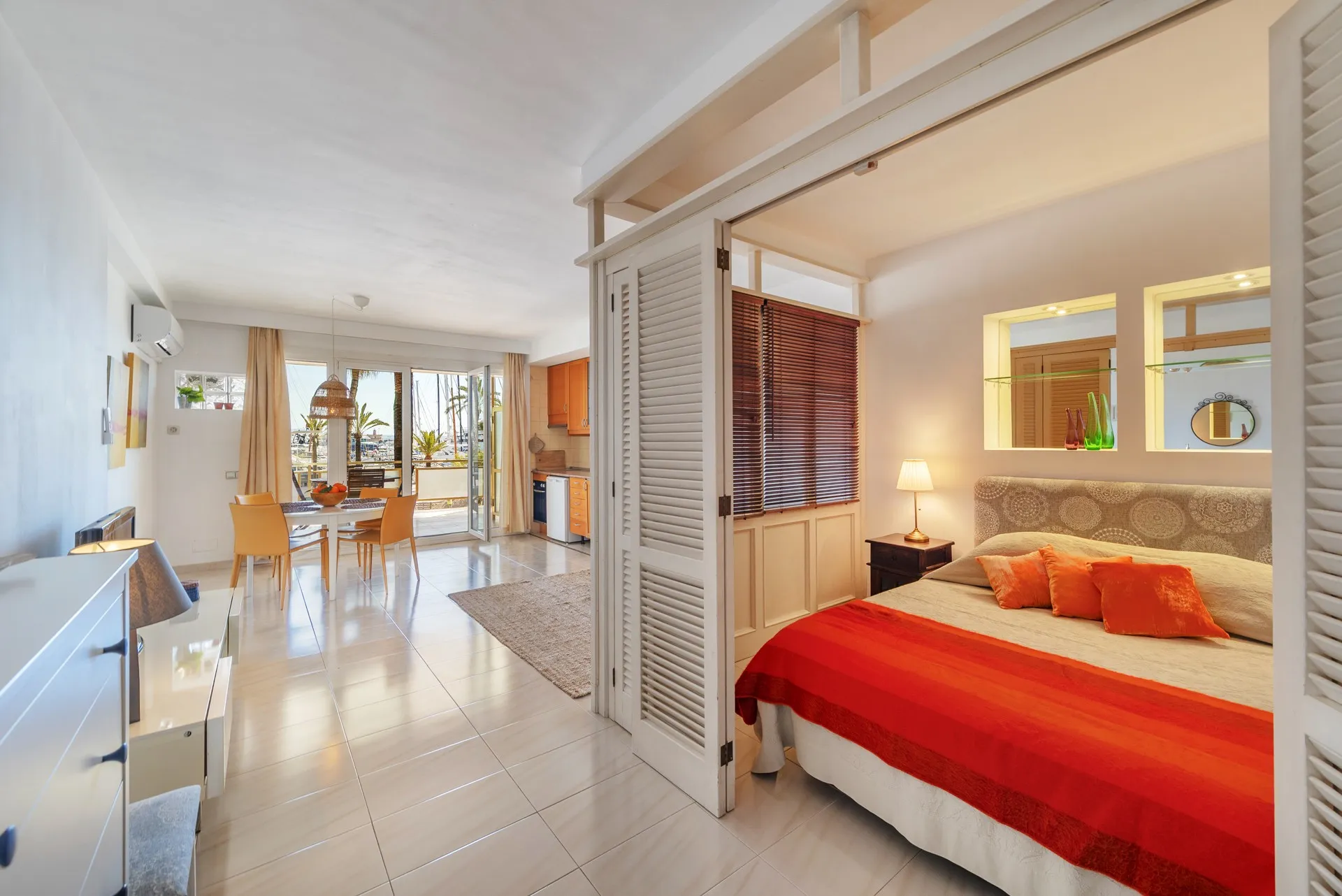 Charming Apartment in Iconic Building on Seafront Promenade-6