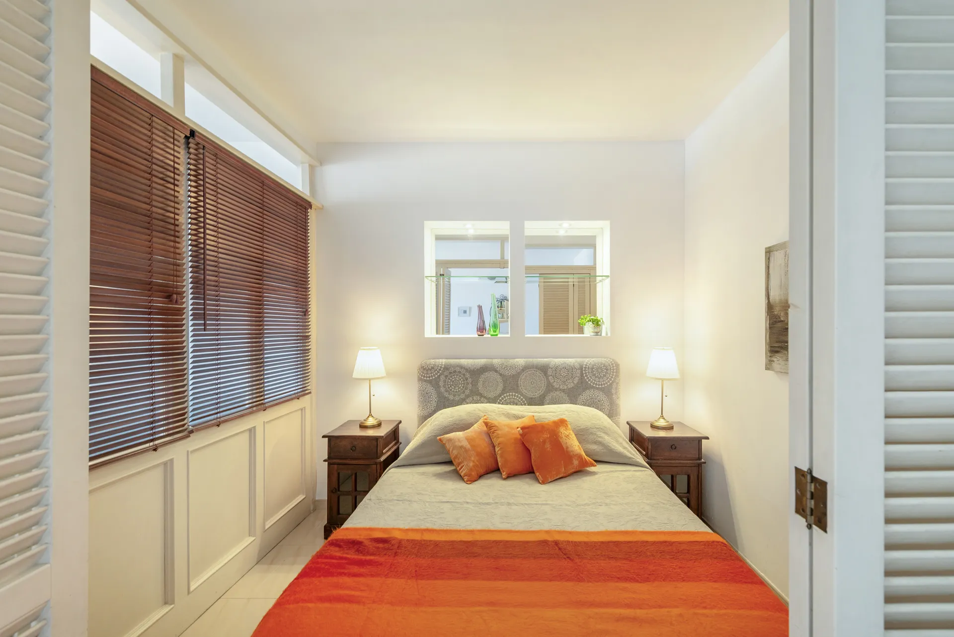 Charming Apartment in Iconic Building on Seafront Promenade-11