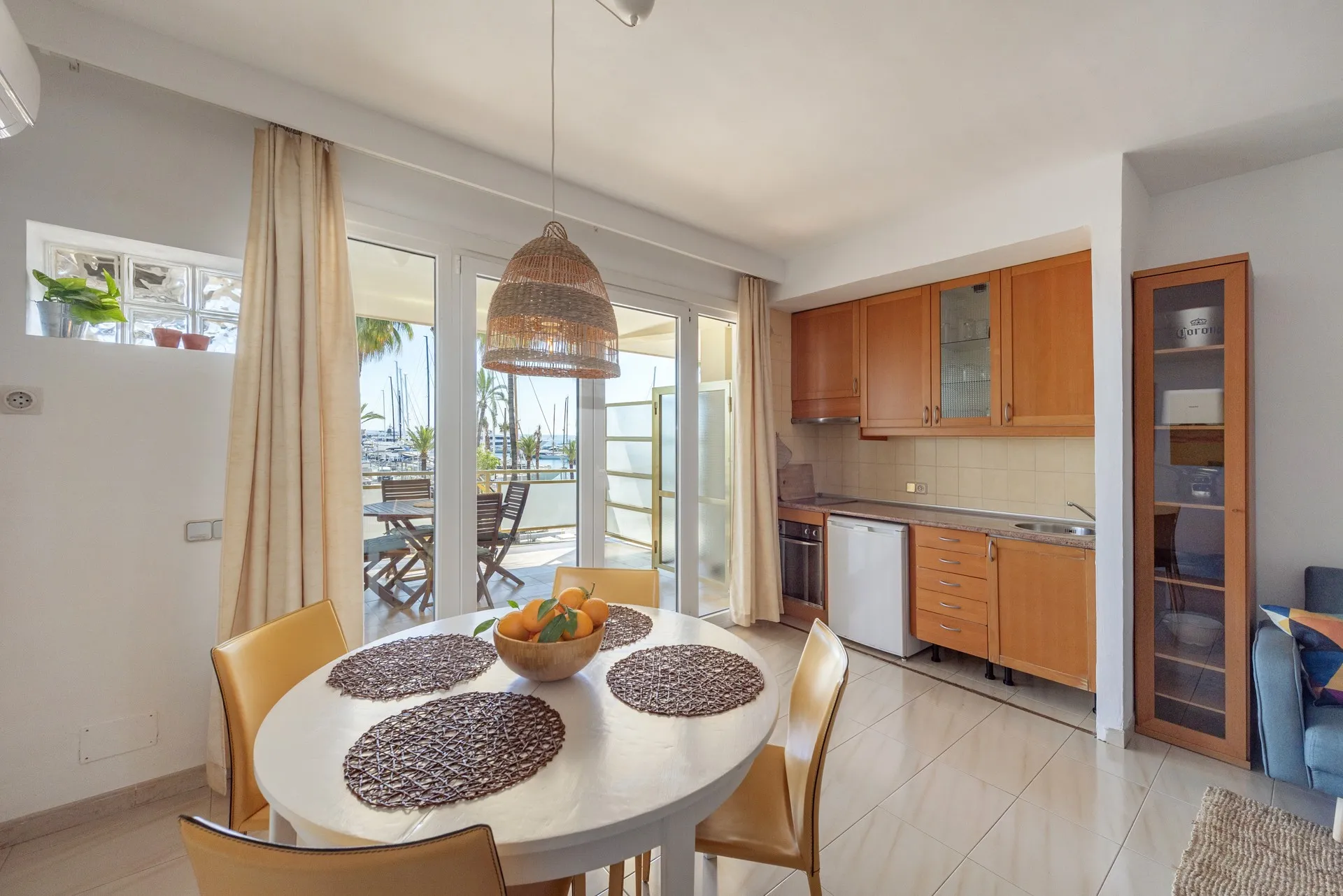 Charming Apartment in Iconic Building on Seafront Promenade-3