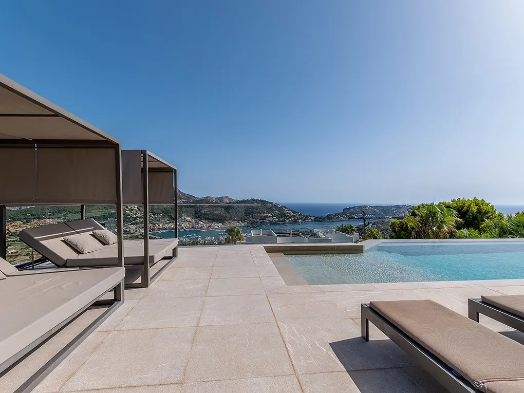 Spektakulær villa med fantastisk panoramaudsigt-1