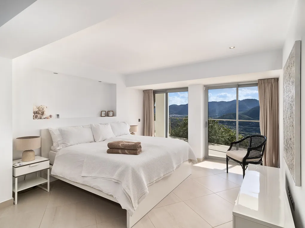 Spektakulær villa med fantastisk panoramaudsigt-18