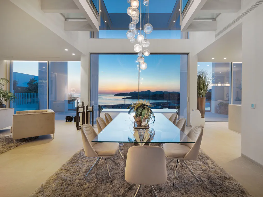 Espectacular villa en primera línea de mar-1