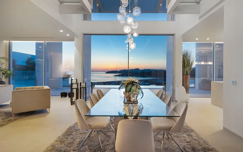 Espectacular villa en primera línea de mar