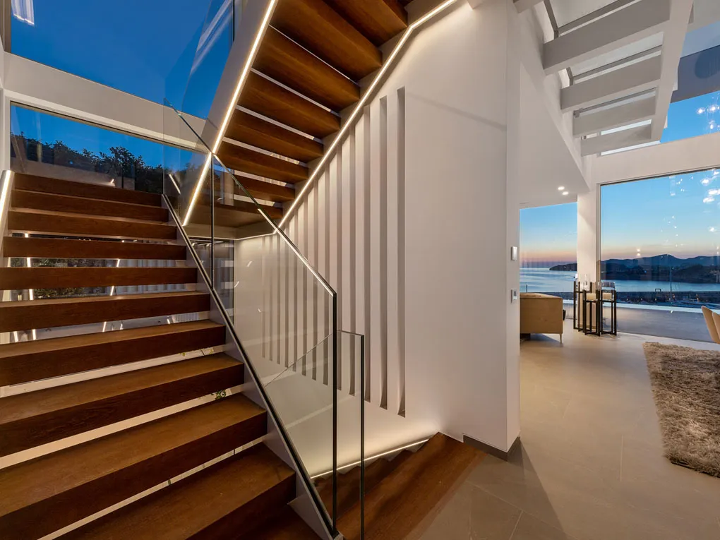 Espectacular villa en primera línea de mar-9