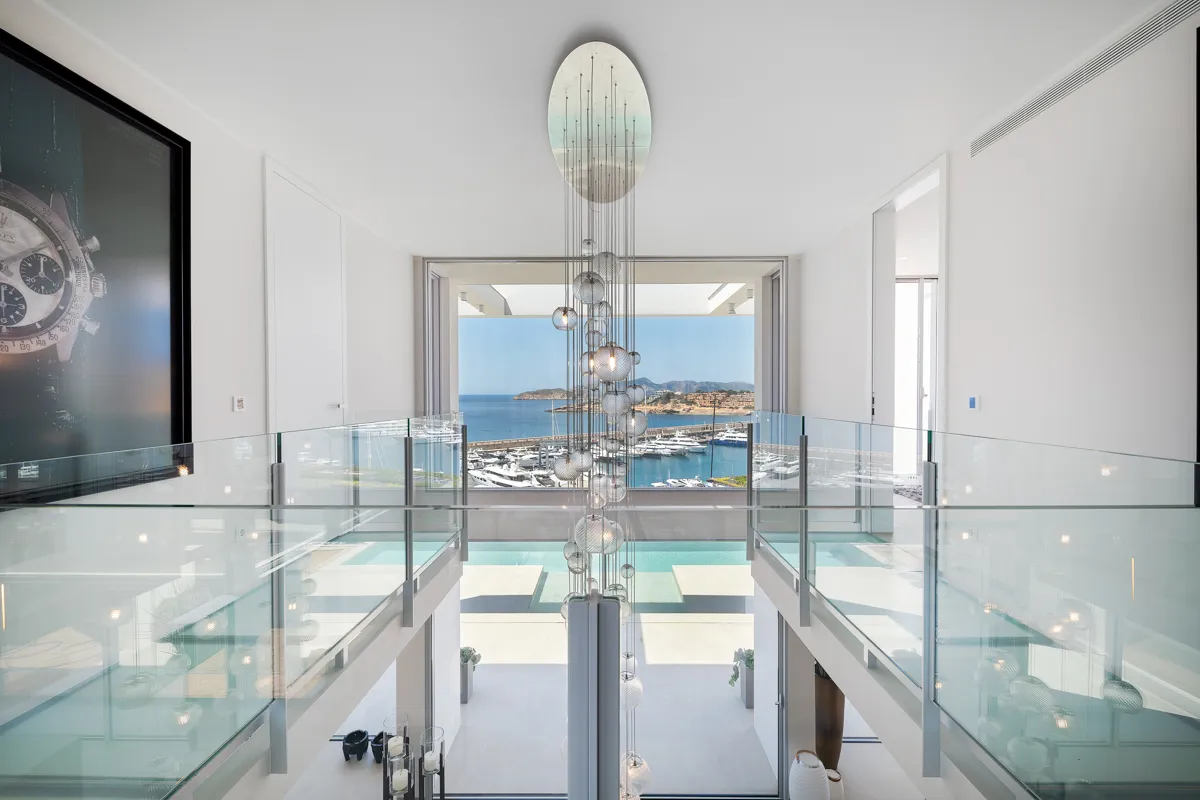 Espectacular villa en primera línea de mar-5