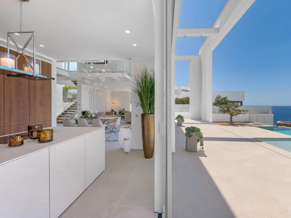 Espectacular villa en primera línea de mar-7