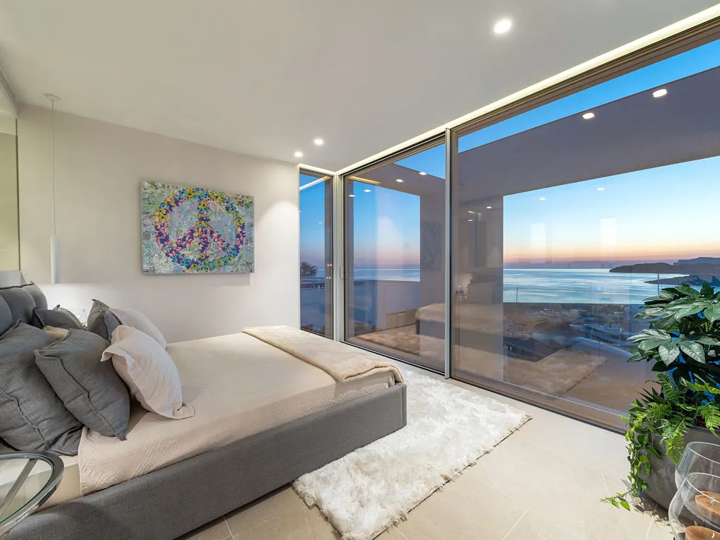 Spectacular villa in first sea line-12