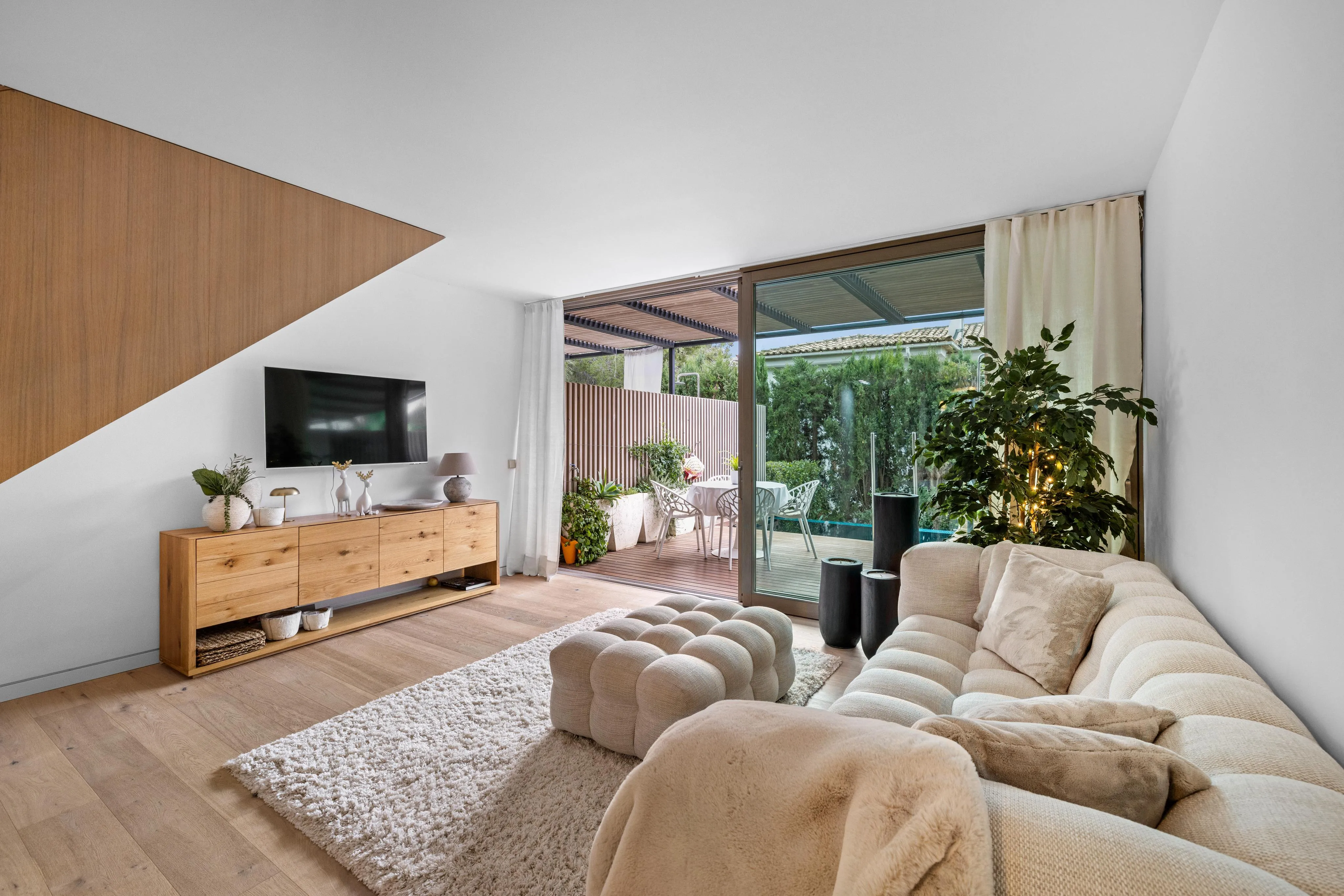 Exklusive Garten Duplexwohnung mit privatem Pool in La Bonanova-1