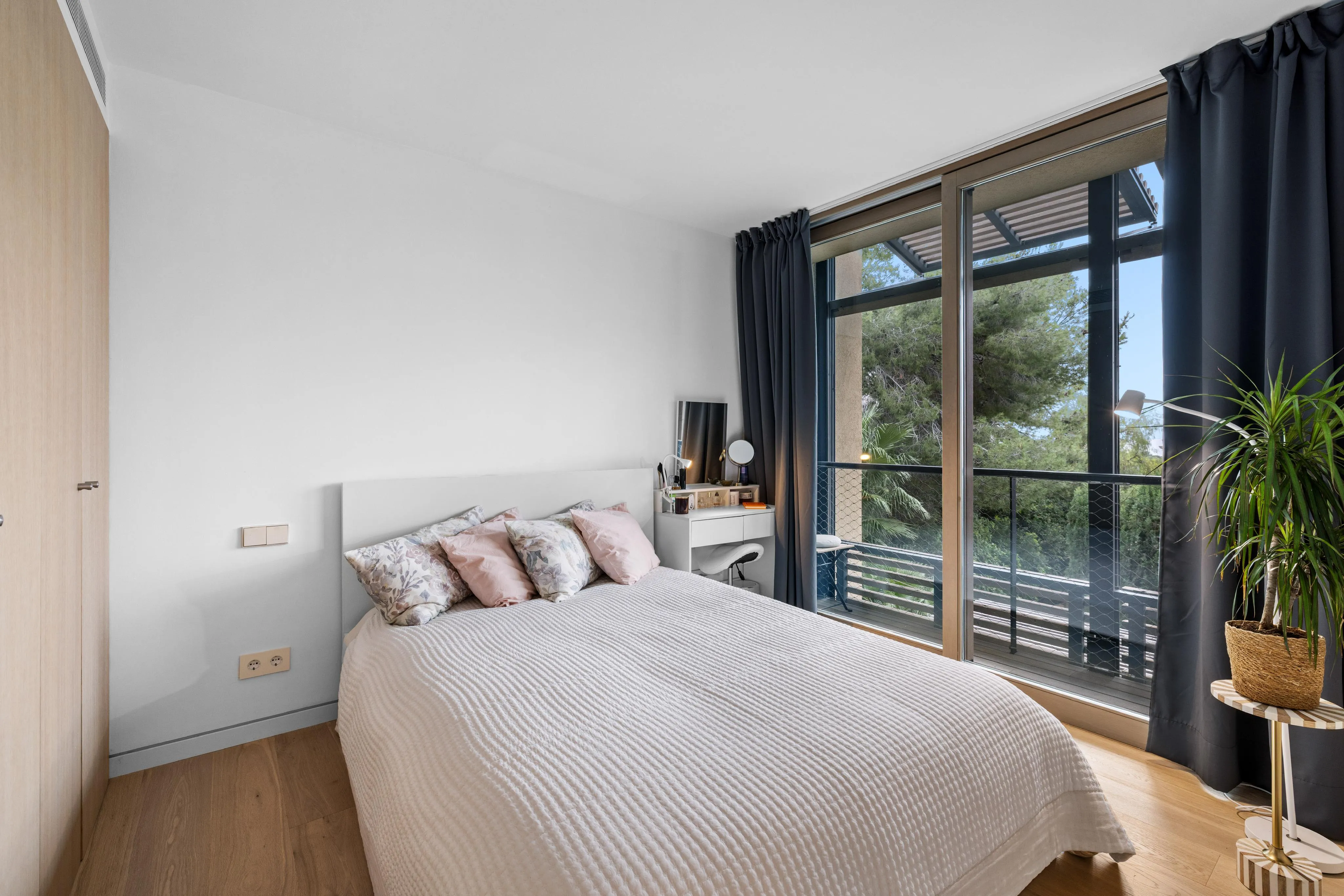 Exklusive Garten Duplexwohnung mit privatem Pool in La Bonanova-12