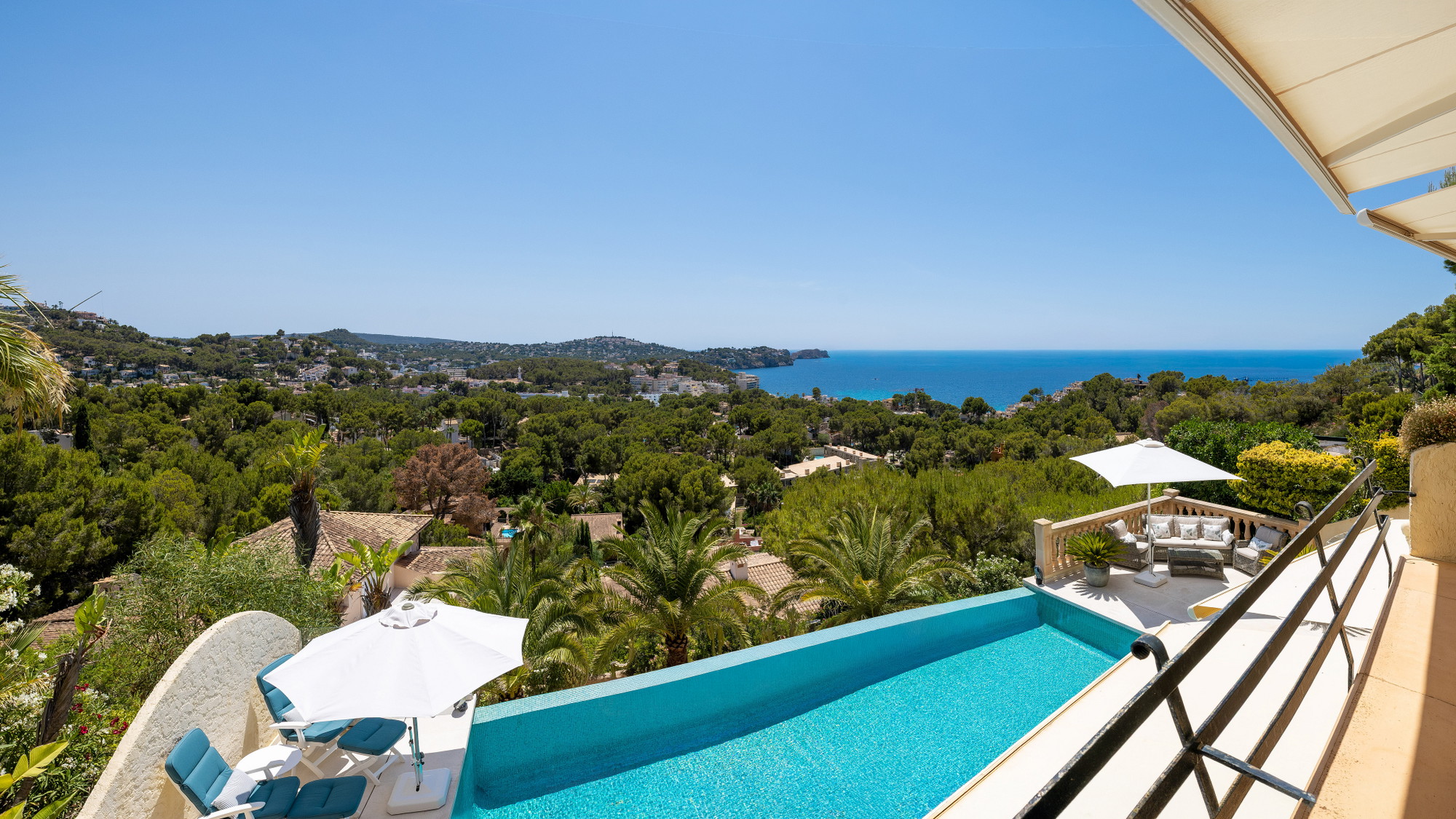 Villa exclusiva con vistas panorámicas al mar sin obstáculos en Costa de la Calma