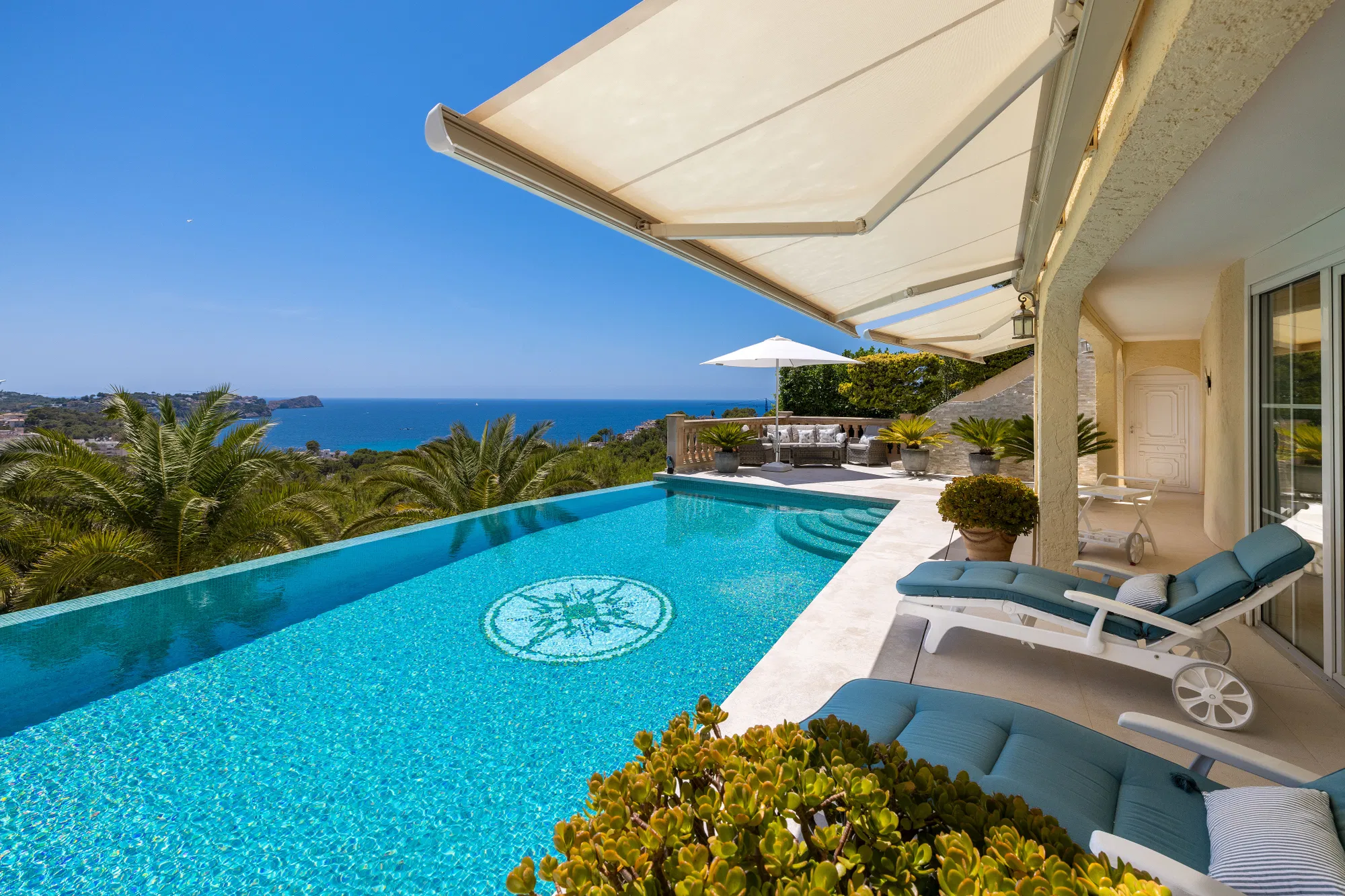 Exclusive villa with unobstructed panoramic sea views in Costa de la Calma-2