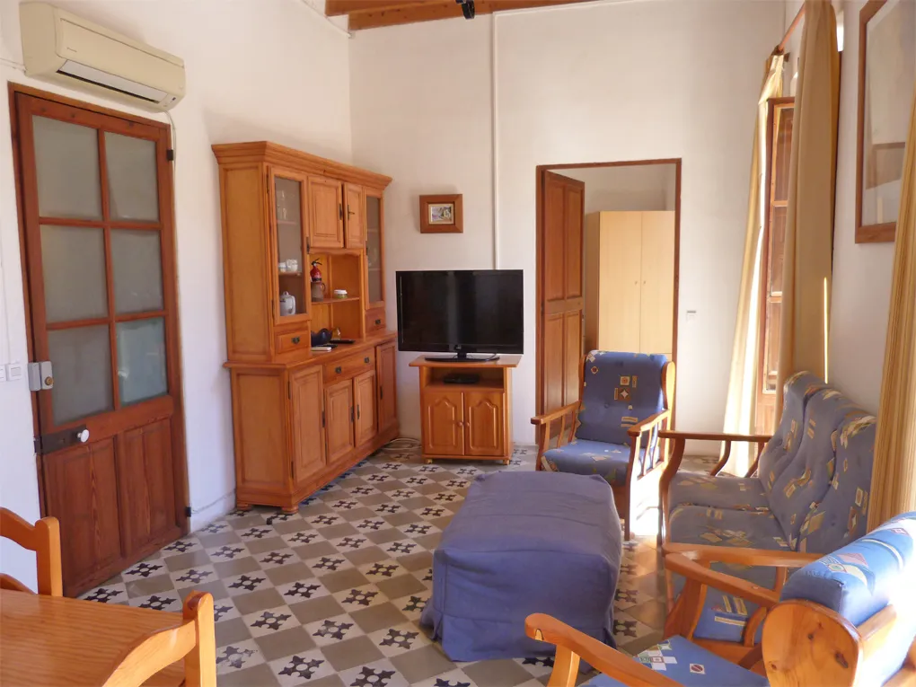 Casa storica di paese da ristrutturare in posizione tranquilla e centrale-7