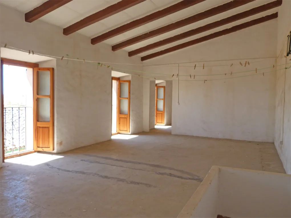 Casa storica di paese da ristrutturare in posizione tranquilla e centrale-12