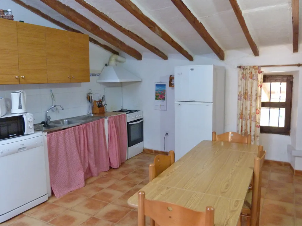 Casa storica di paese da ristrutturare in posizione tranquilla e centrale-8