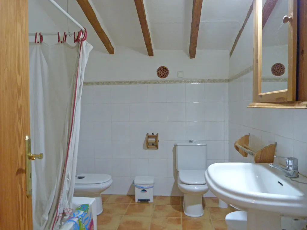 Historic townhouse in quiet and central location for renovation-9