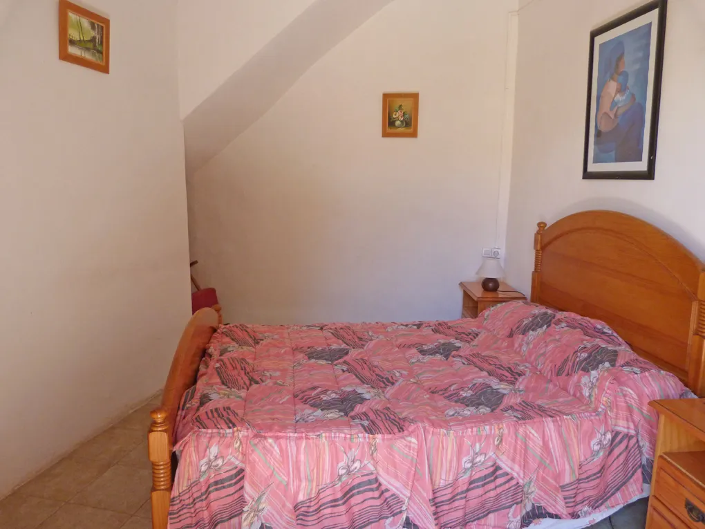 Historic townhouse in quiet and central location for renovation-3