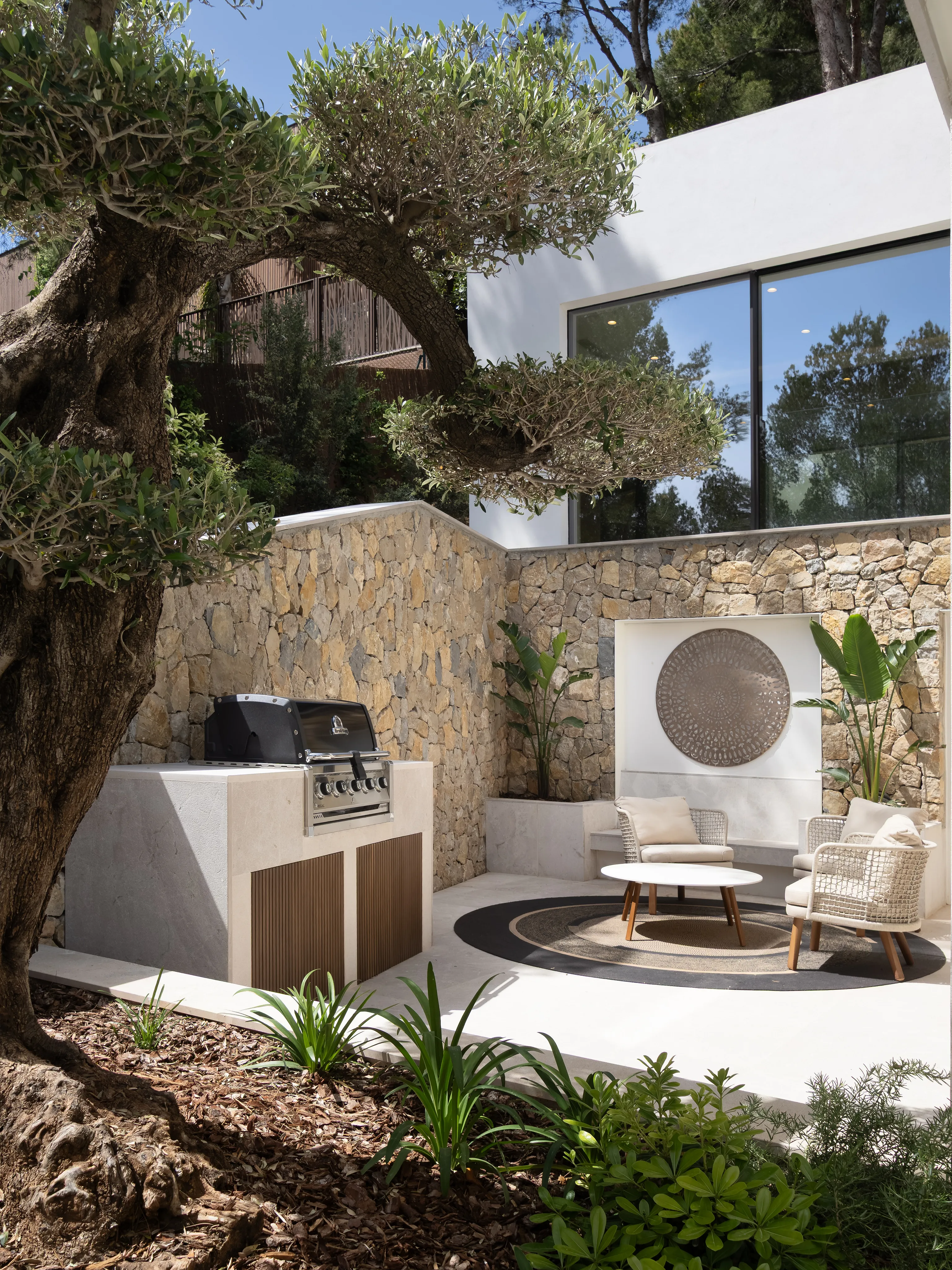 Spacious villa in tranquil location-8