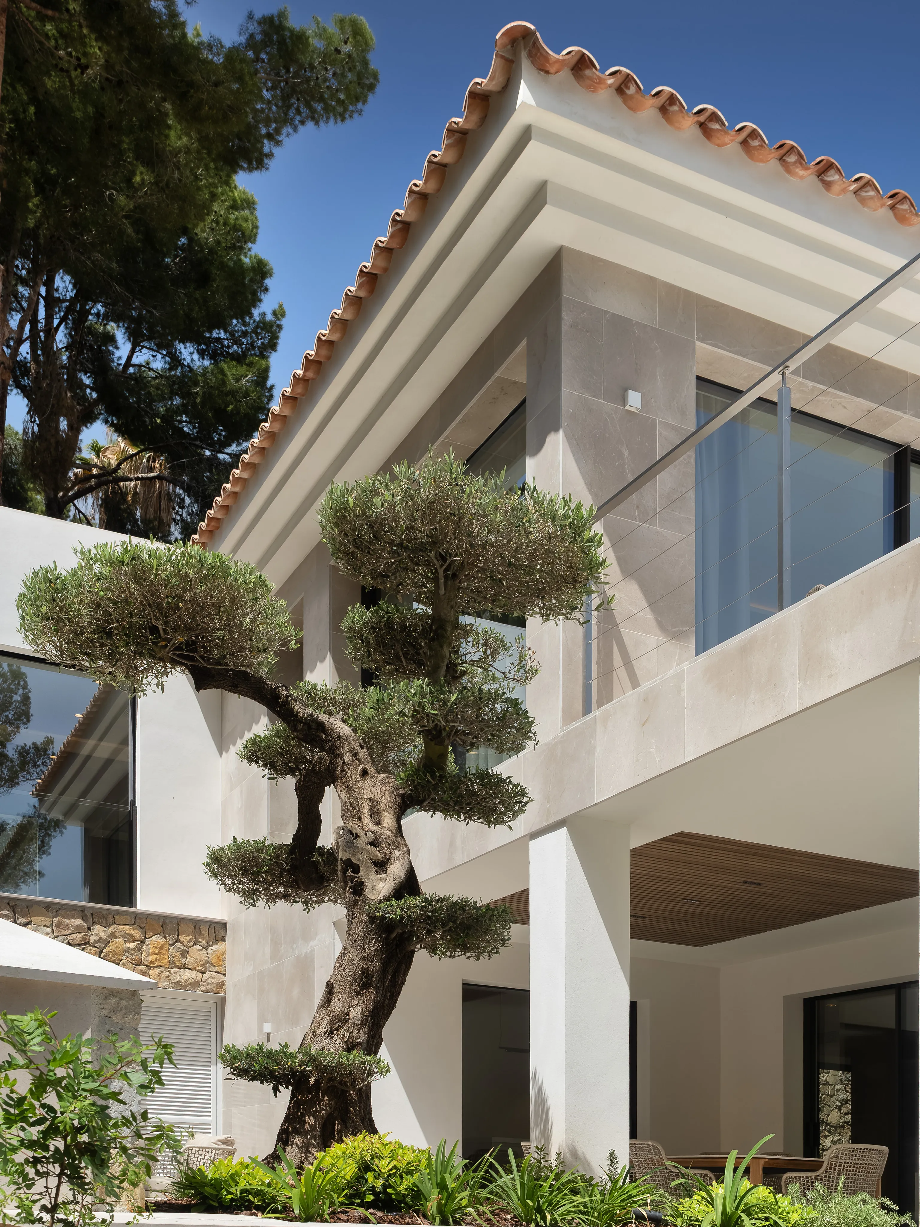 Spacious villa in tranquil location-15