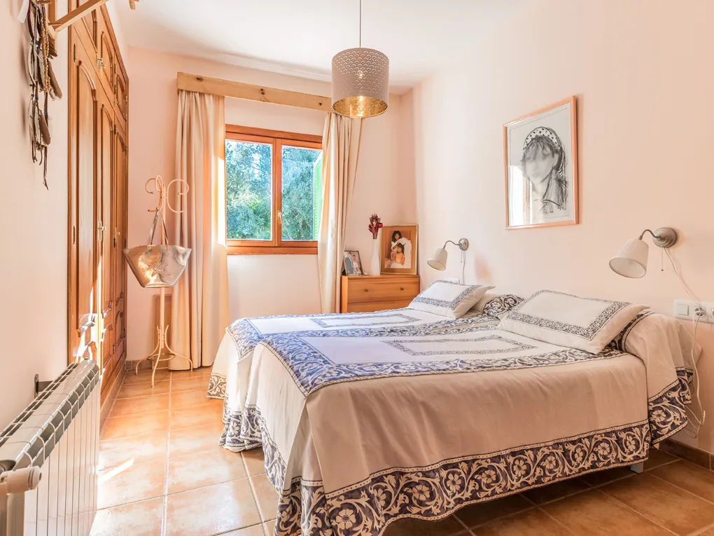 Spacieuse maison de campagne distribuée en deux appartements séparés-16