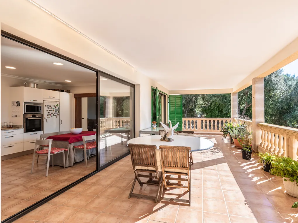 Elegant country house with panoramic views-4