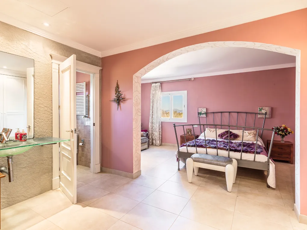 Spacieuse maison de campagne distribuée en deux appartements séparés-21