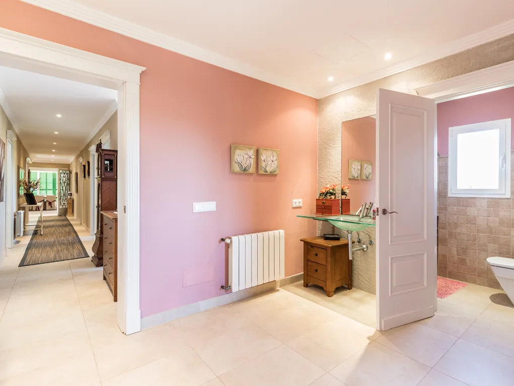 Spacieuse maison de campagne distribuée en deux appartements séparés-22