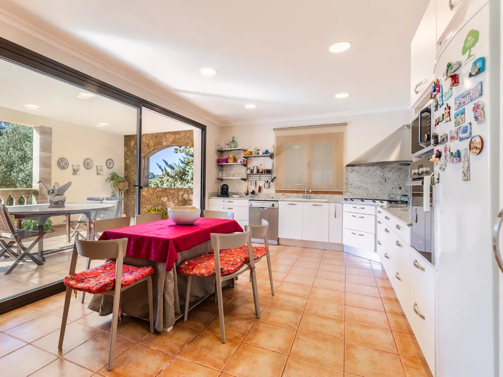 Spacieuse maison de campagne distribuée en deux appartements séparés-8