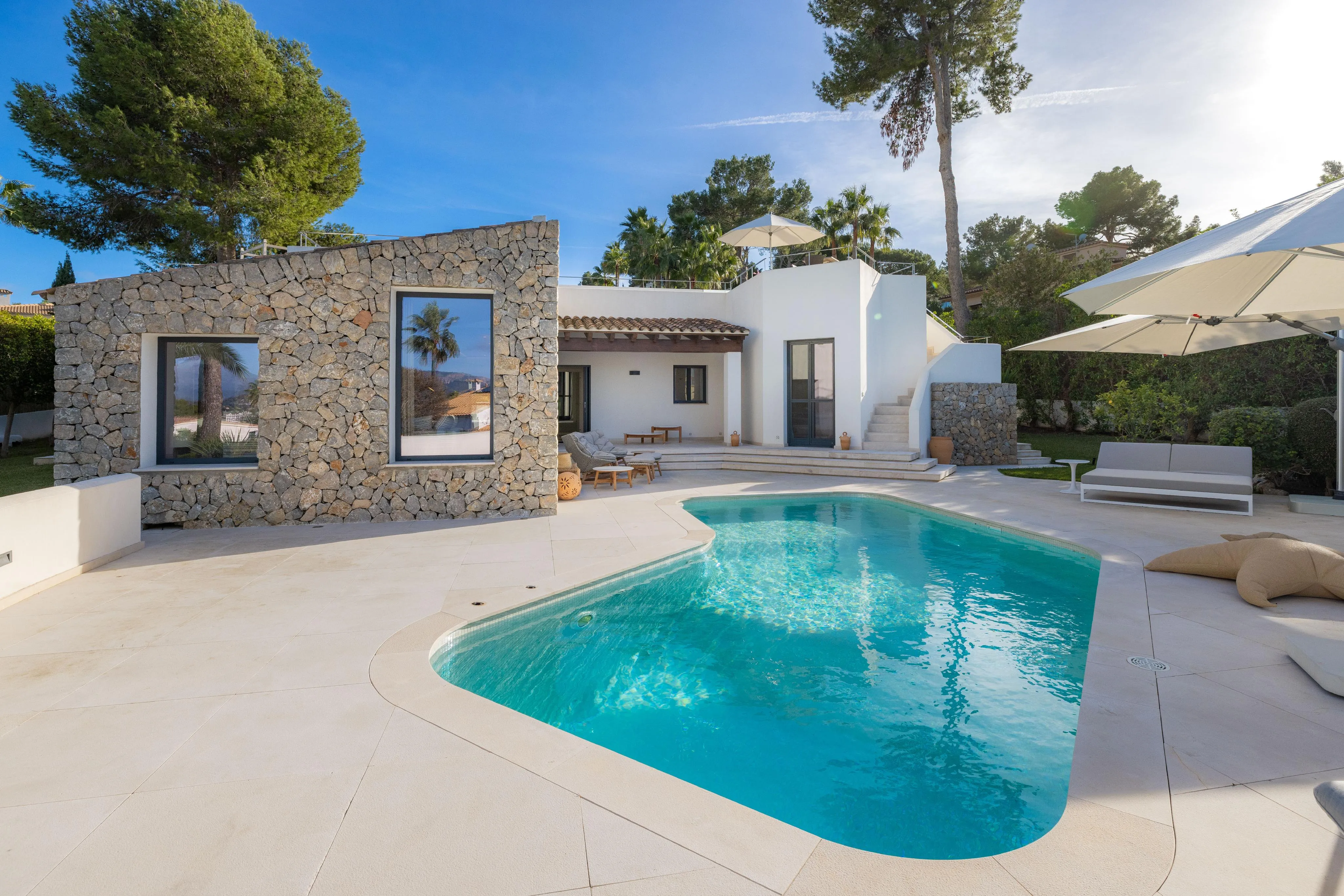 Lyxig villa i bungalowstil med havsutsikt i Santa Ponsa-1