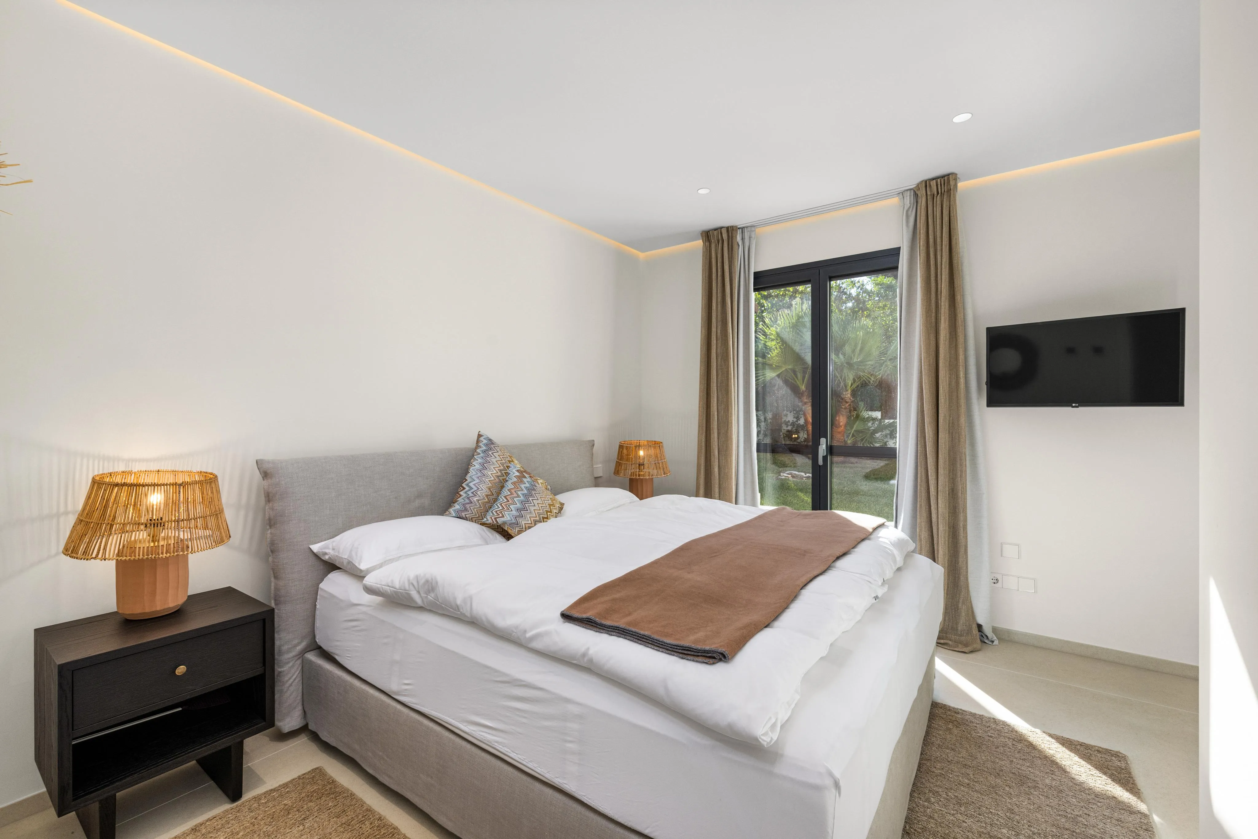 Lyxig villa i bungalowstil med havsutsikt i Santa Ponsa-17