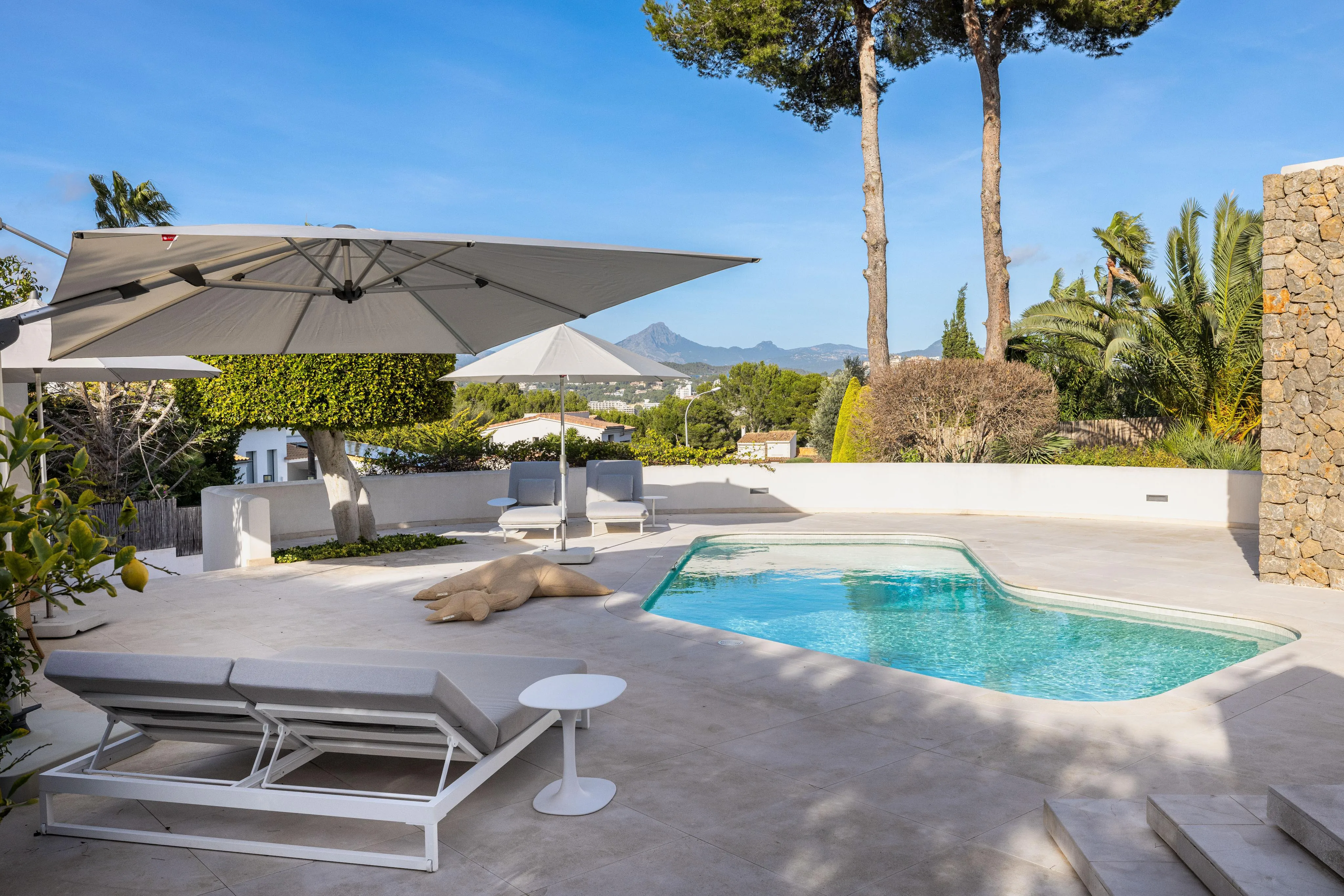 Lyxig villa i bungalowstil med havsutsikt i Santa Ponsa-10