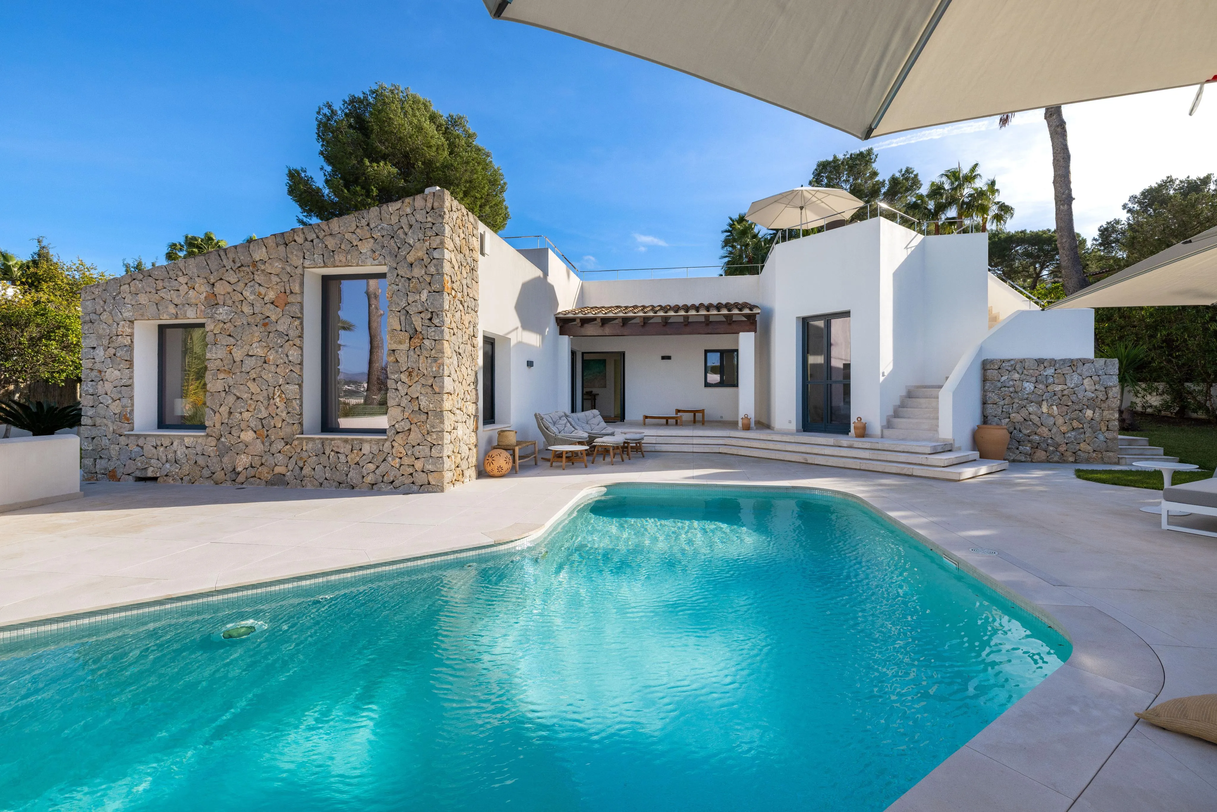 Luxusvilla im Bungalowstil mit Meerblick in Santa Ponsa-21