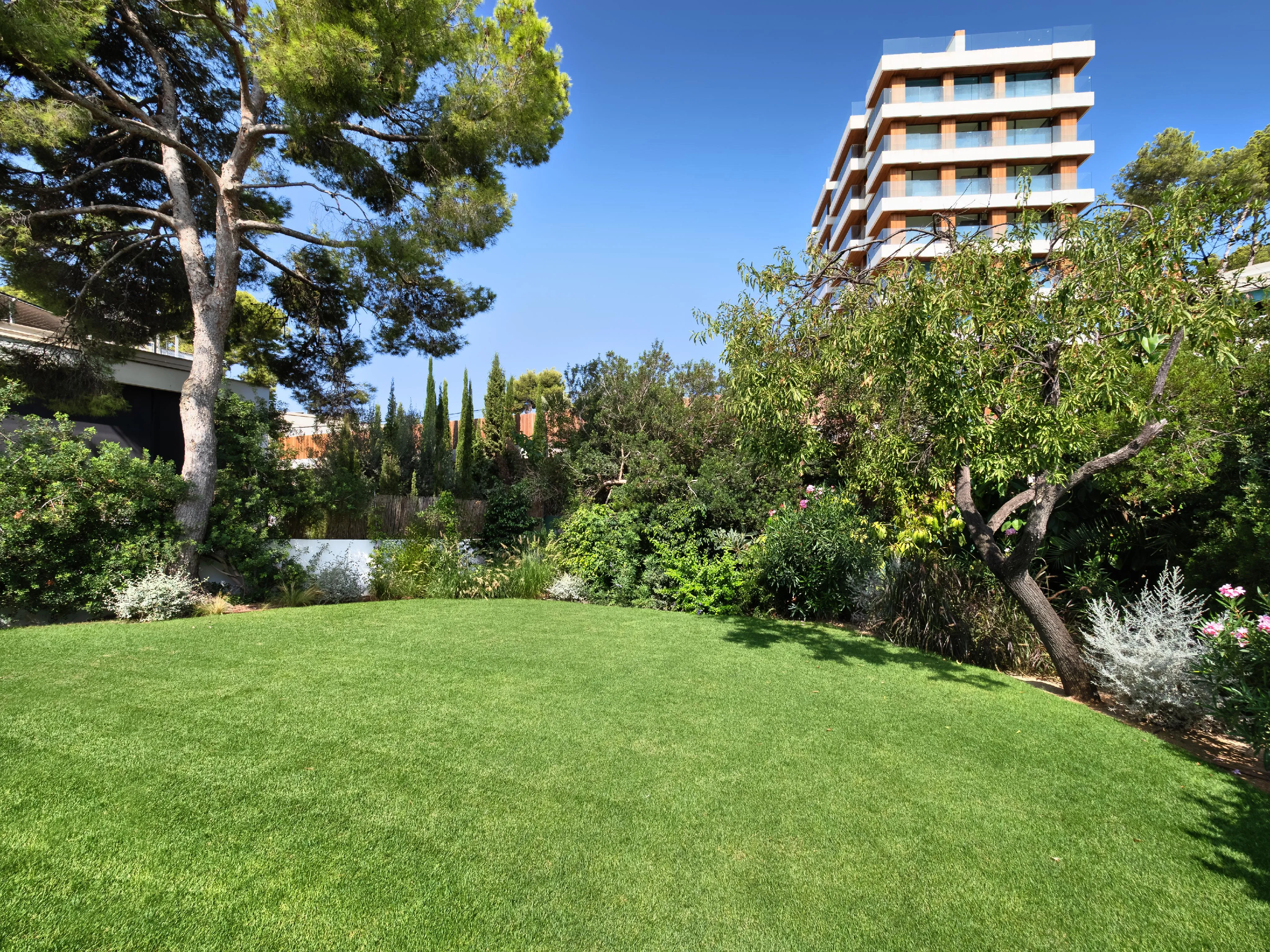 Luxuriöse neue Villa in Strandnähe-14