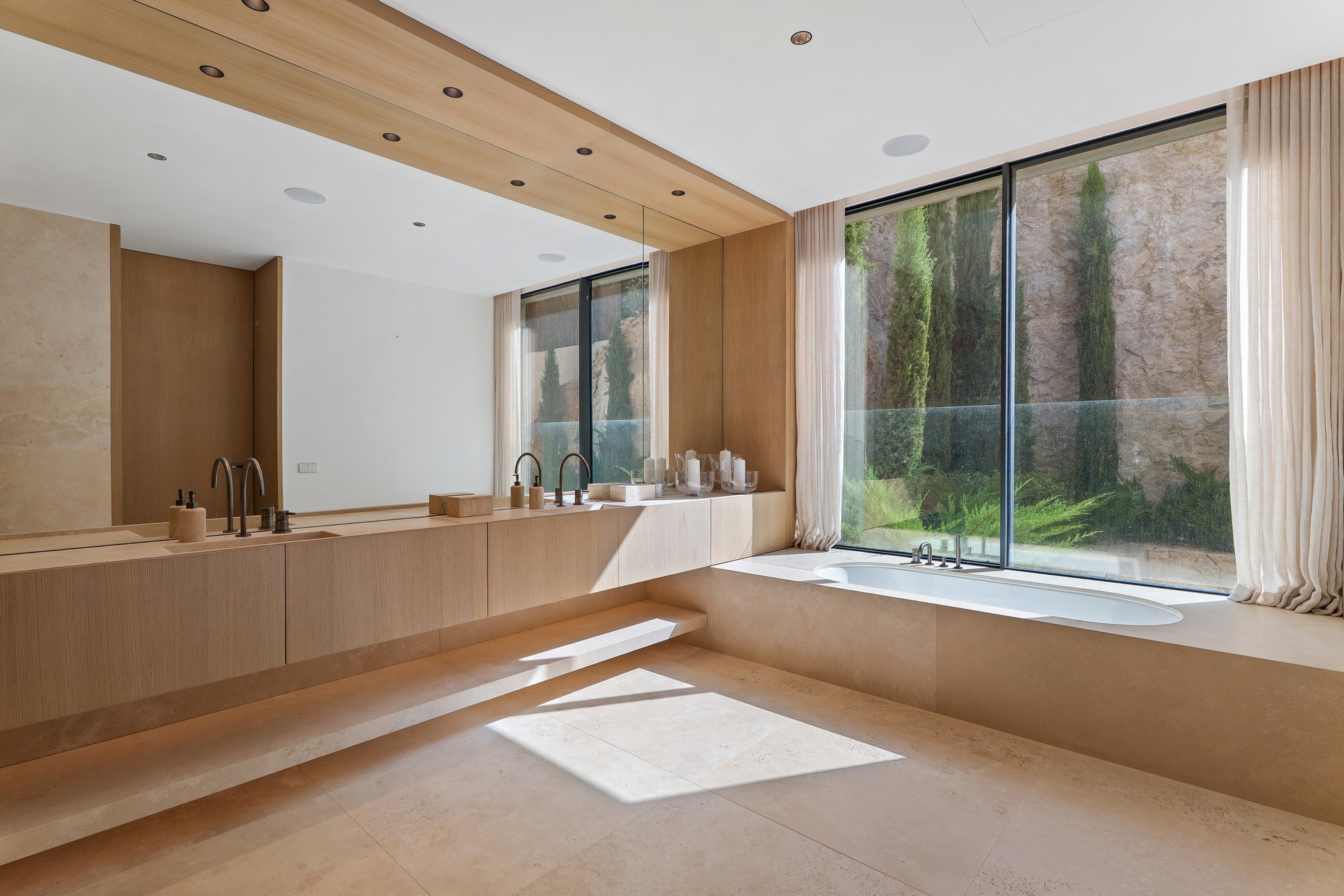 Elegante Designervilla in privater Lage mit Blick ins Grüne-13