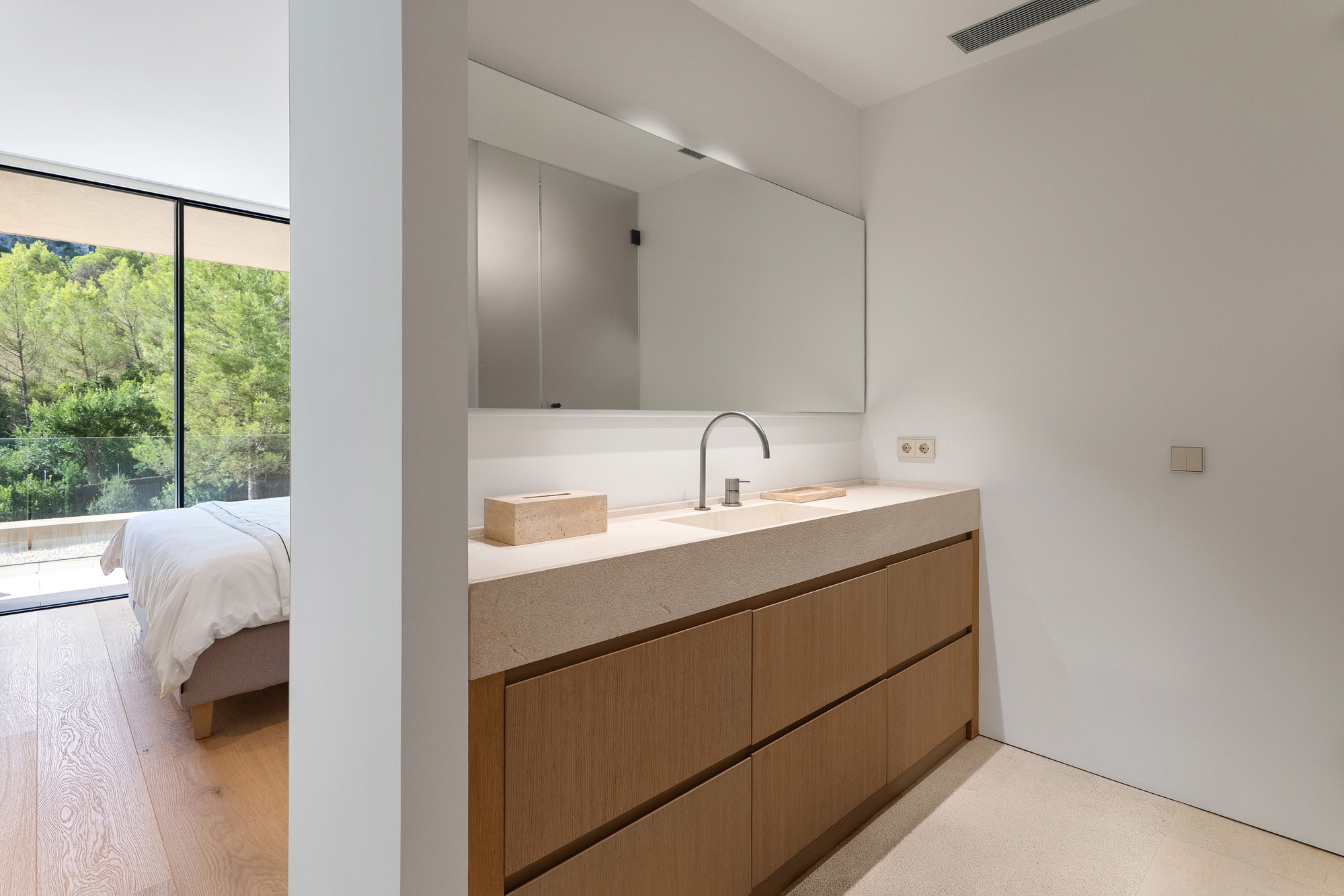 Elegante Designervilla in privater Lage mit Blick ins Grüne-16
