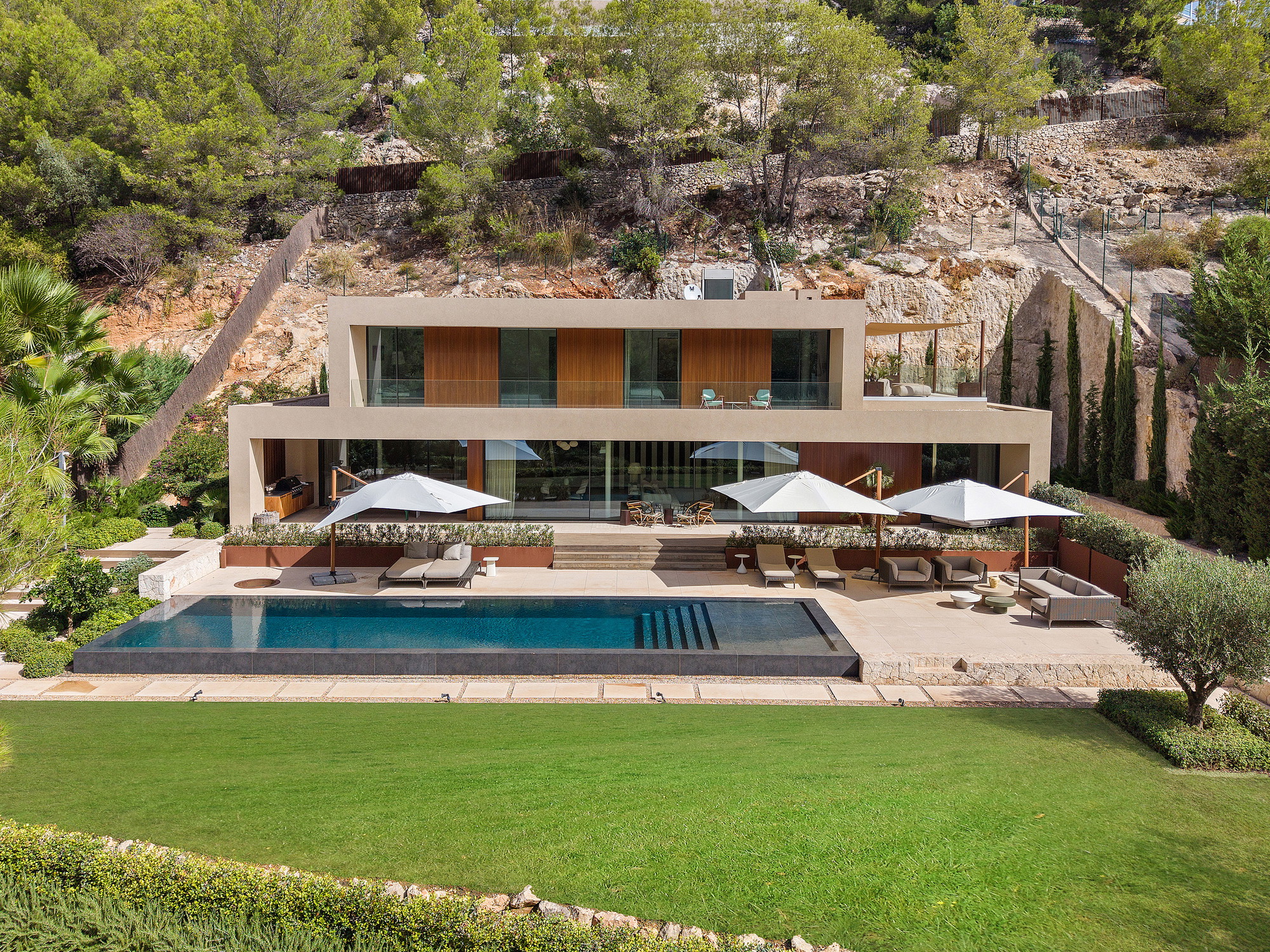 Elegante Designervilla in privater Lage mit Blick ins Grüne-22