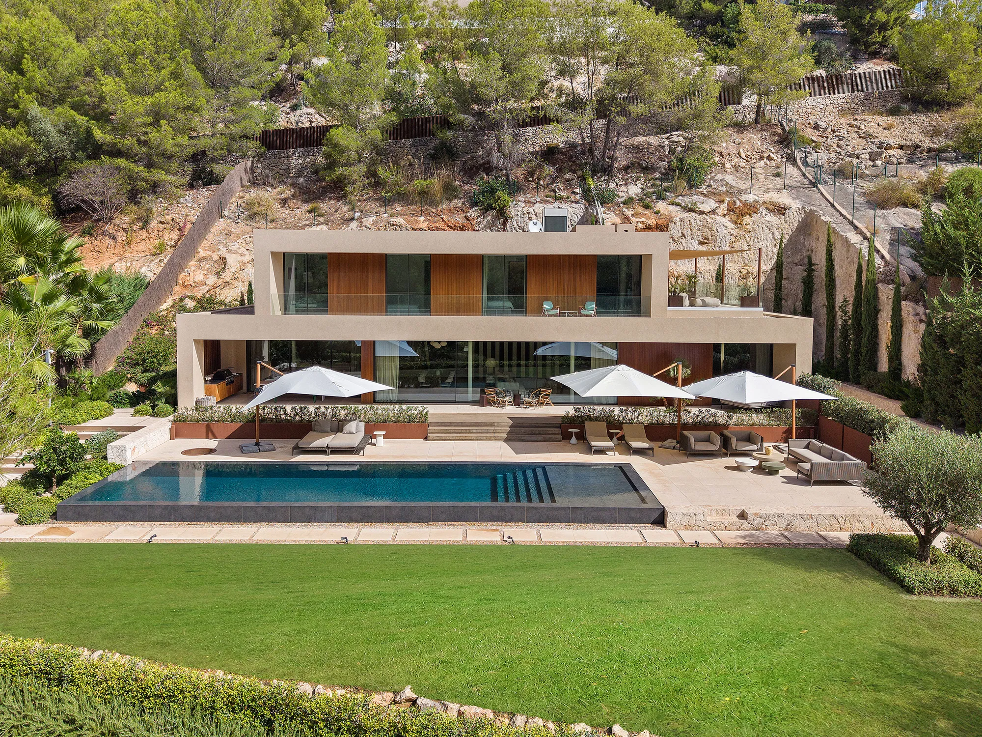 Elegante Designervilla in privater Lage mit Blick ins Grüne-22