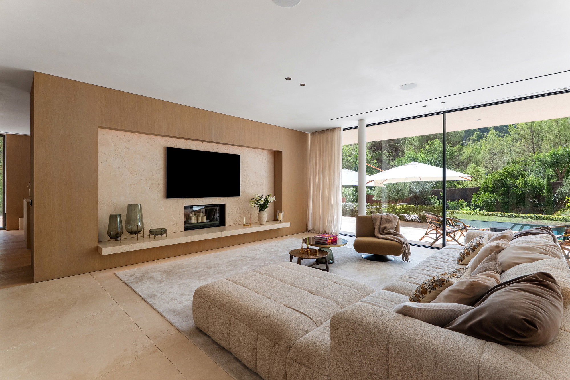 Elegante Designervilla in privater Lage mit Blick ins Grüne-5